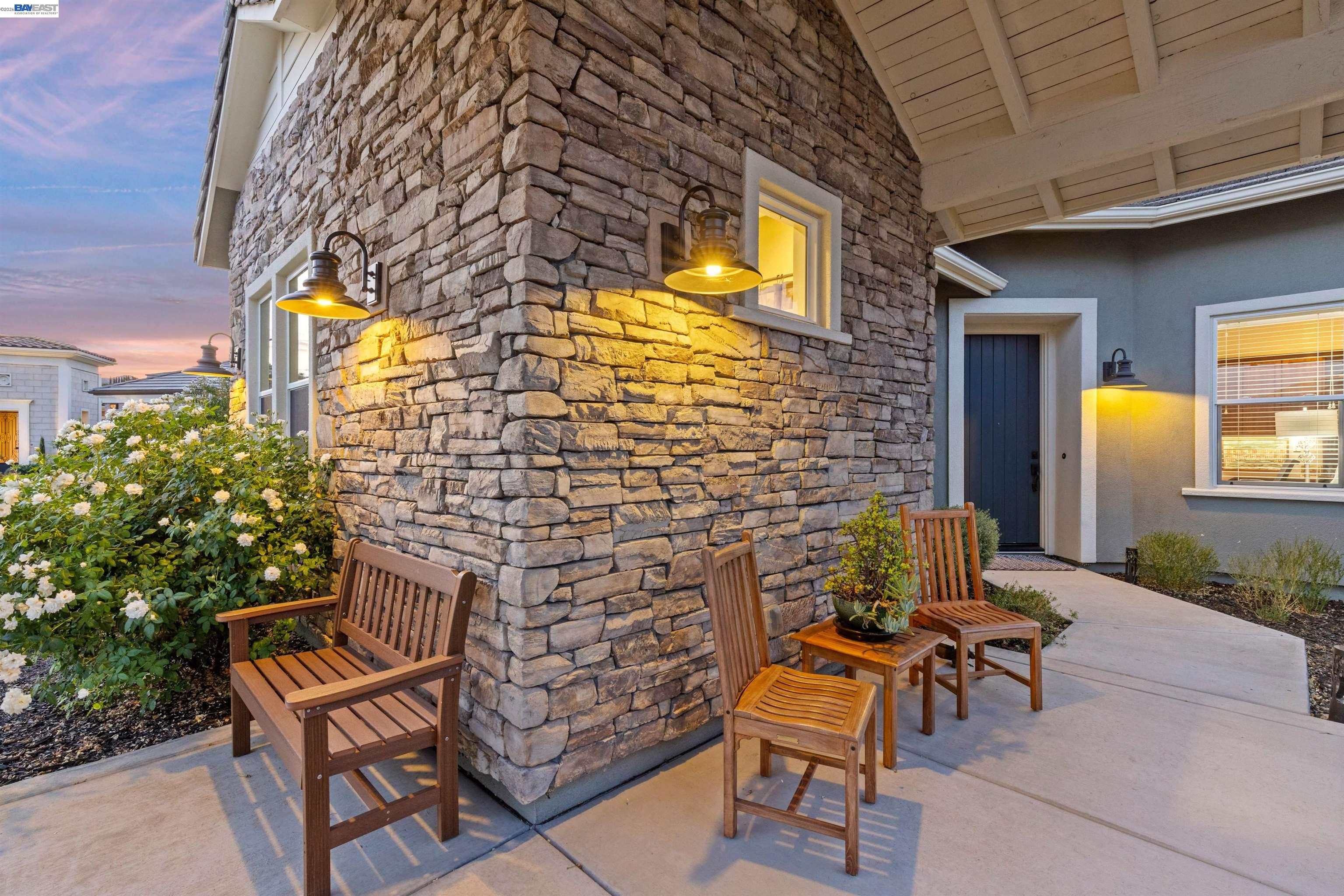 Detail Gallery Image 3 of 60 For 2062 Reserva Court, Brentwood,  CA 94513 - 2 Beds | 2/1 Baths