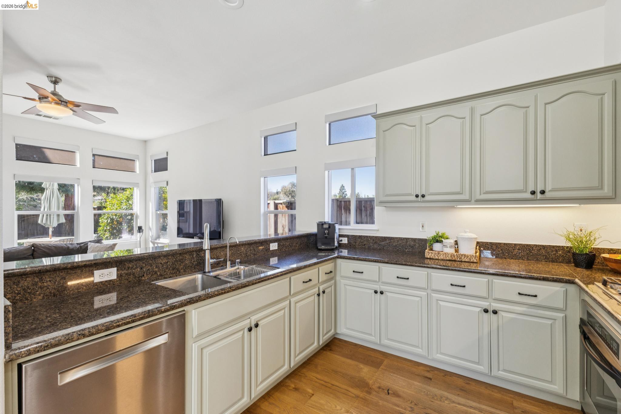 Detail Gallery Image 13 of 49 For 548 Gabriel Ct, Walnut Creek,  CA 94597 - 4 Beds | 2/1 Baths