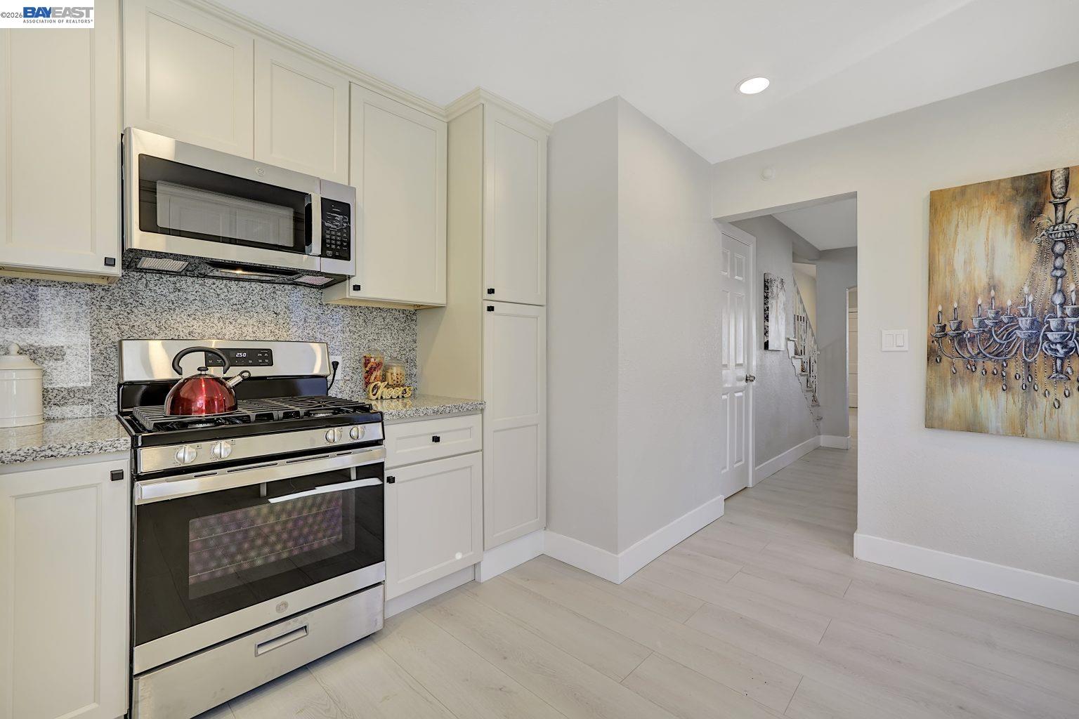 Detail Gallery Image 13 of 56 For 2834 Abbey St, Oakland,  CA 94619 - 4 Beds | 3/1 Baths