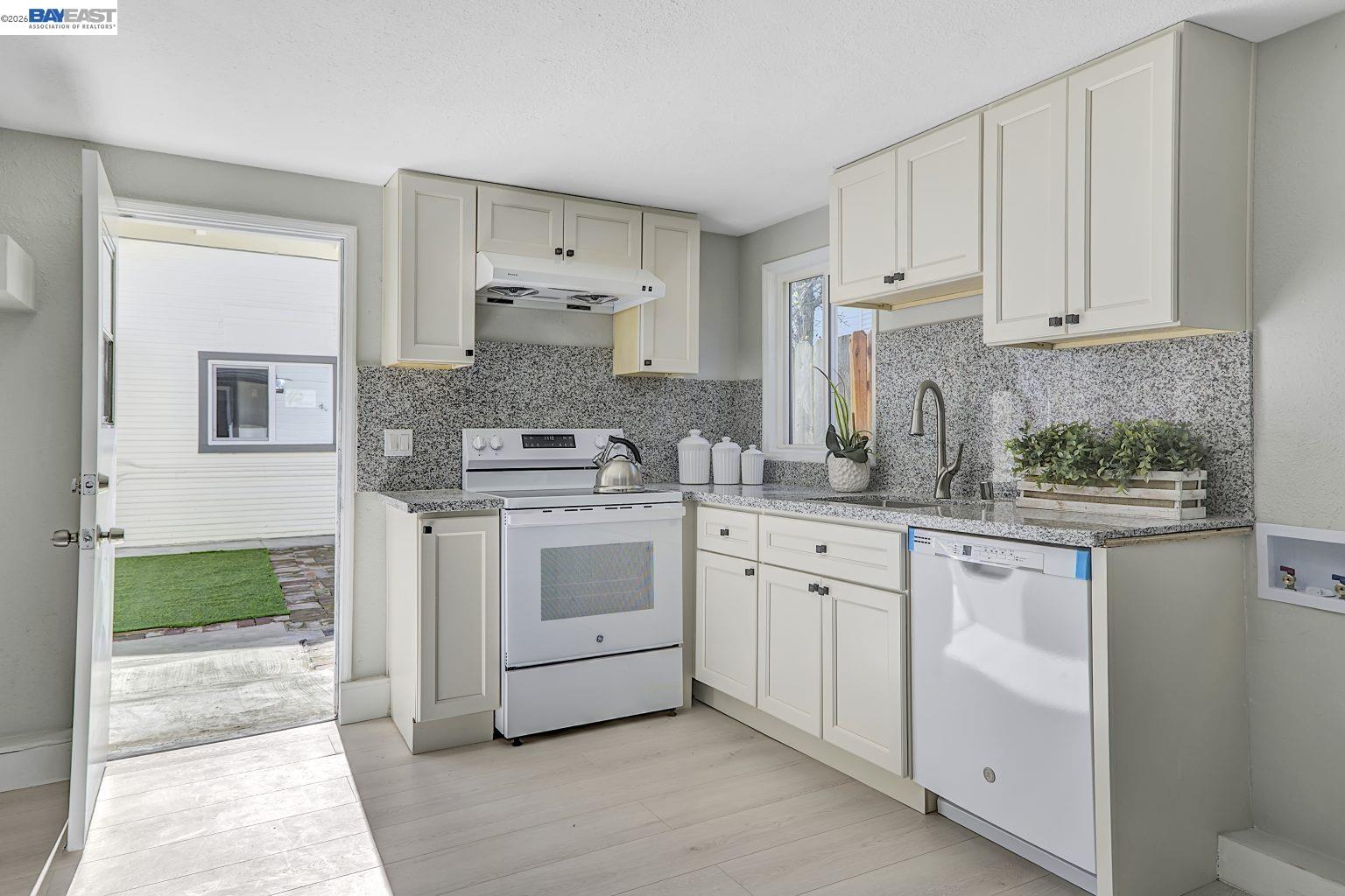 Detail Gallery Image 29 of 56 For 2834 Abbey St, Oakland,  CA 94619 - 4 Beds | 3/1 Baths