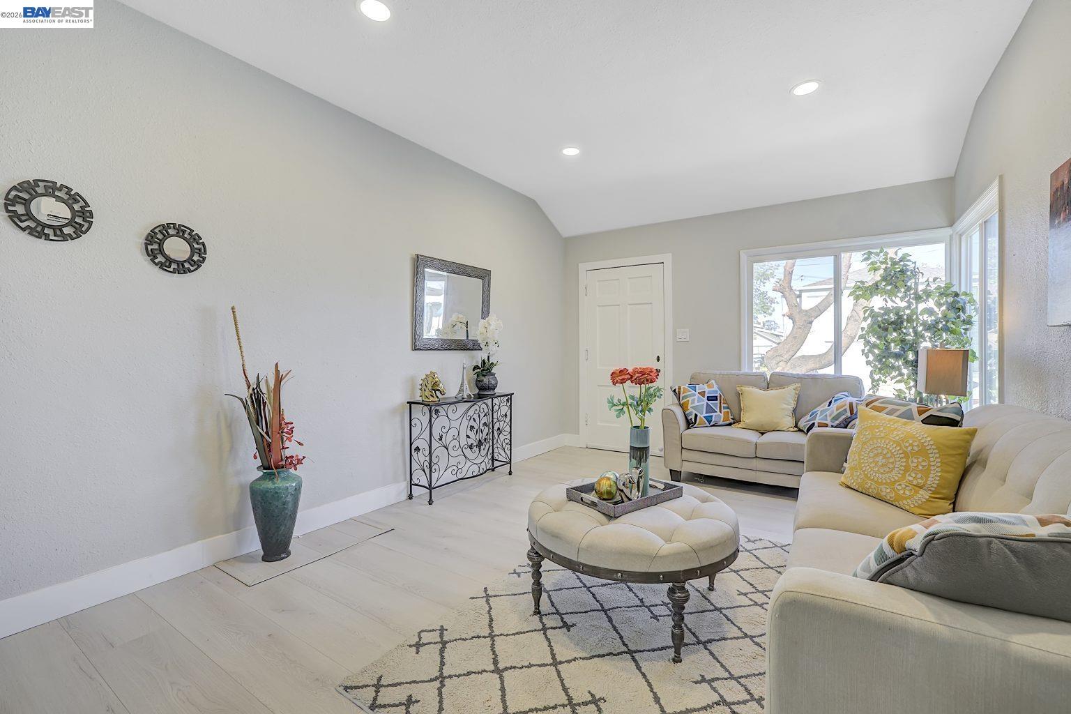 Detail Gallery Image 6 of 56 For 2834 Abbey St, Oakland,  CA 94619 - 4 Beds | 3/1 Baths