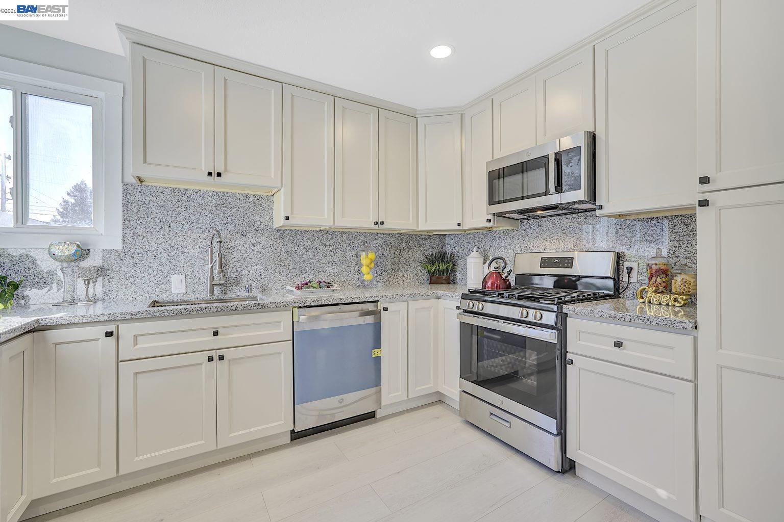 Detail Gallery Image 10 of 56 For 2834 Abbey St, Oakland,  CA 94619 - 4 Beds | 3/1 Baths