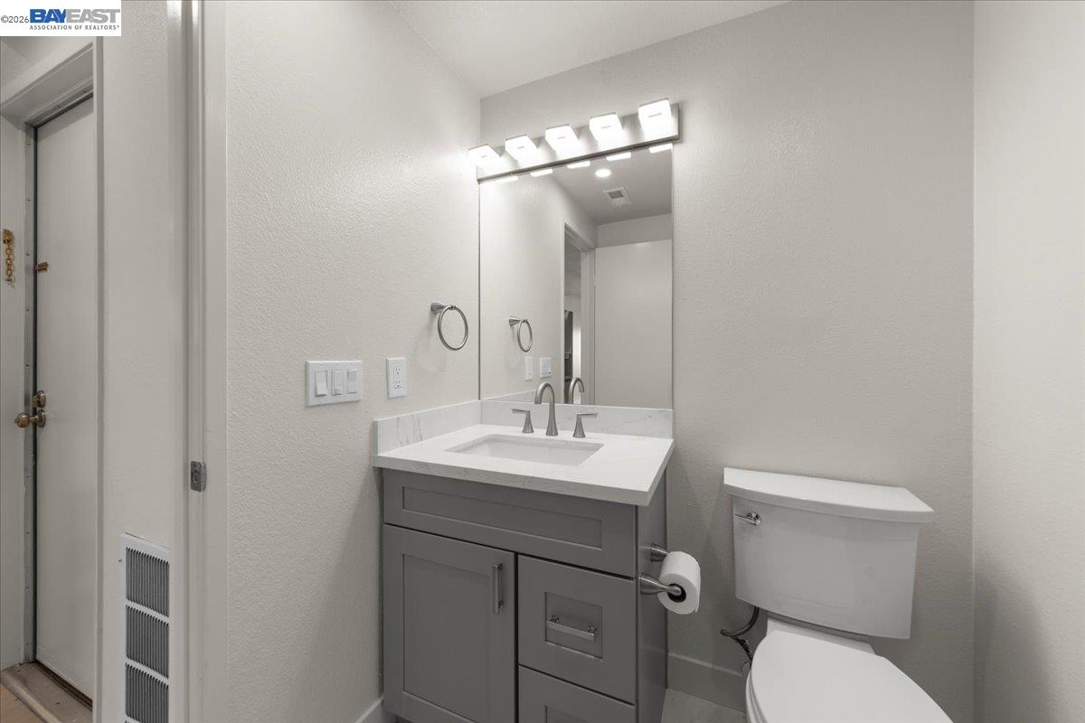Detail Gallery Image 11 of 26 For 5395 Twilight Cmn, Fremont,  CA 94555 - 4 Beds | 2/1 Baths