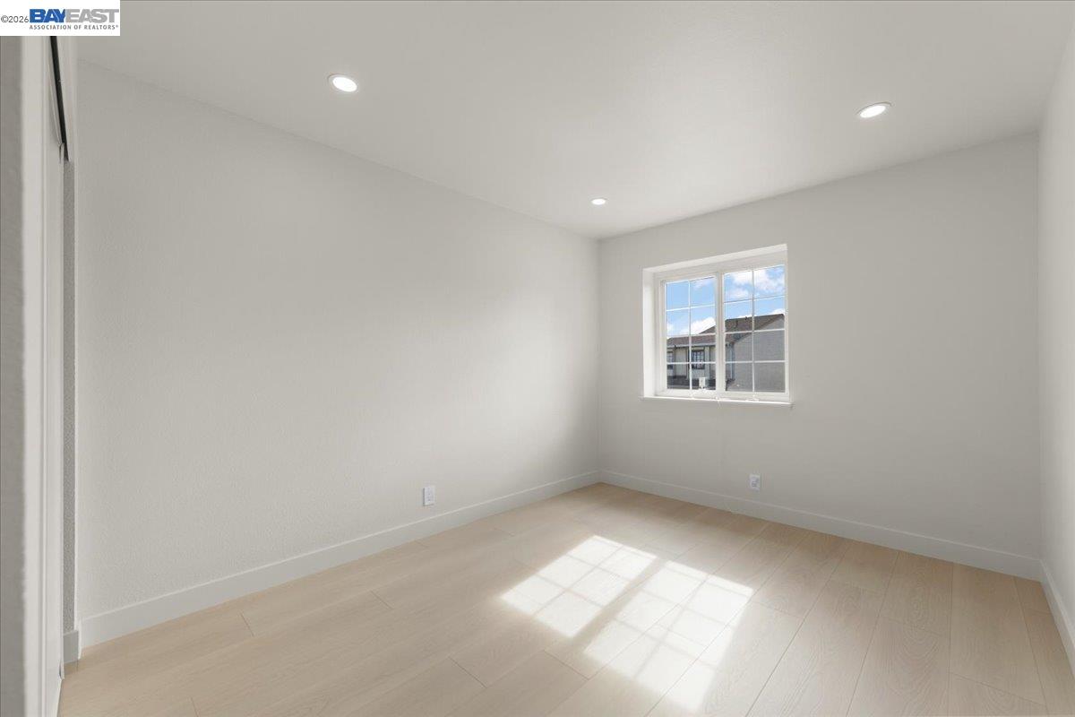 Detail Gallery Image 13 of 26 For 5395 Twilight Cmn, Fremont,  CA 94555 - 4 Beds | 2/1 Baths