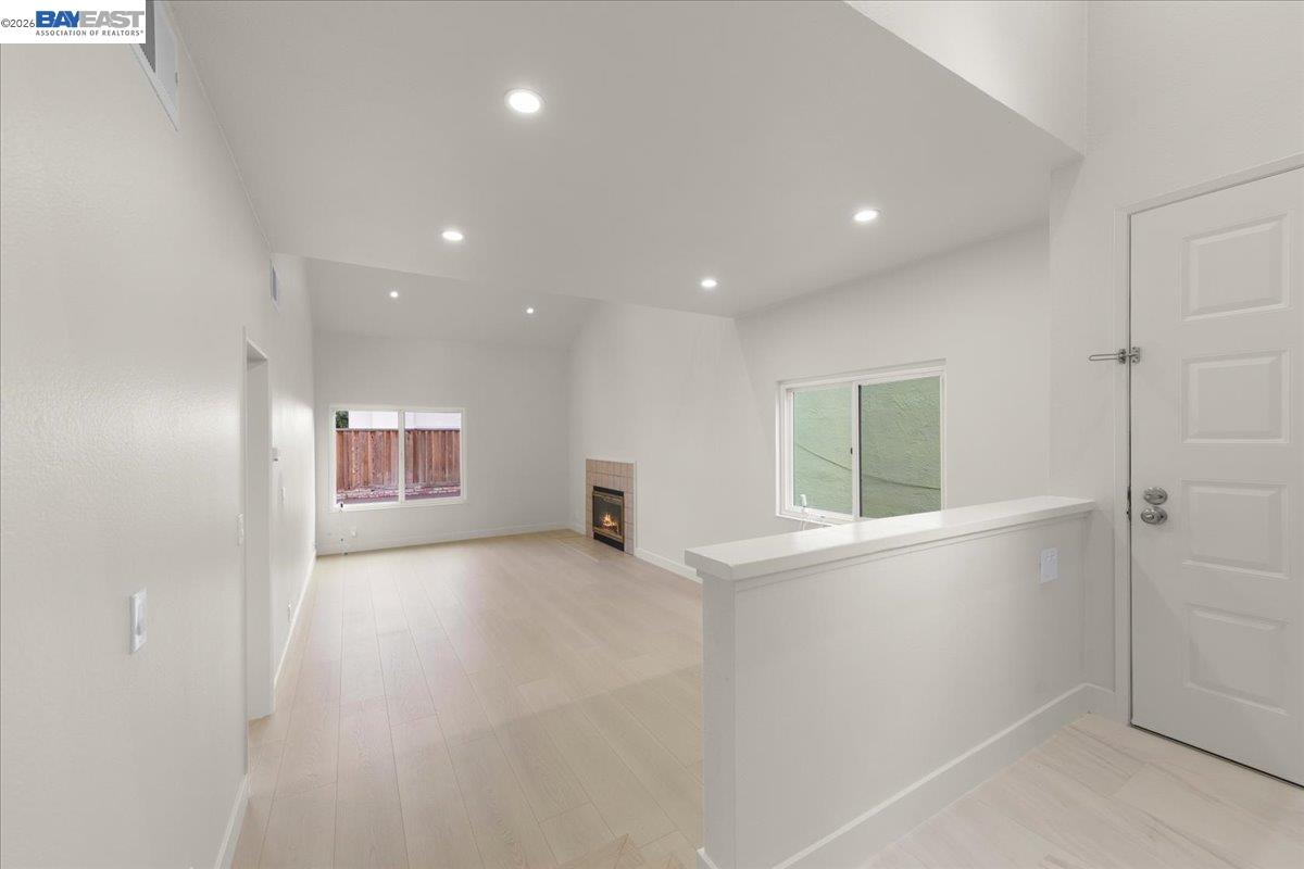 Detail Gallery Image 4 of 26 For 5395 Twilight Cmn, Fremont,  CA 94555 - 4 Beds | 2/1 Baths