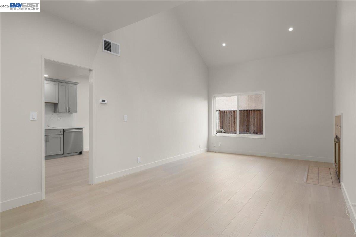 Detail Gallery Image 7 of 26 For 5395 Twilight Cmn, Fremont,  CA 94555 - 4 Beds | 2/1 Baths