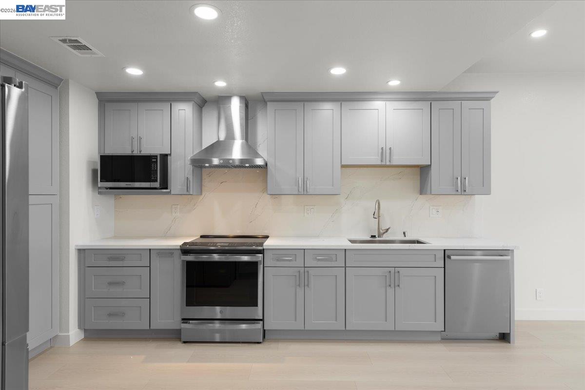 Detail Gallery Image 8 of 26 For 5395 Twilight Cmn, Fremont,  CA 94555 - 4 Beds | 2/1 Baths