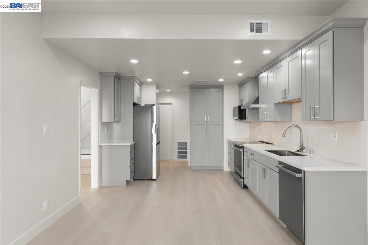 Detail Gallery Image 9 of 26 For 5395 Twilight Cmn, Fremont,  CA 94555 - 4 Beds | 2/1 Baths