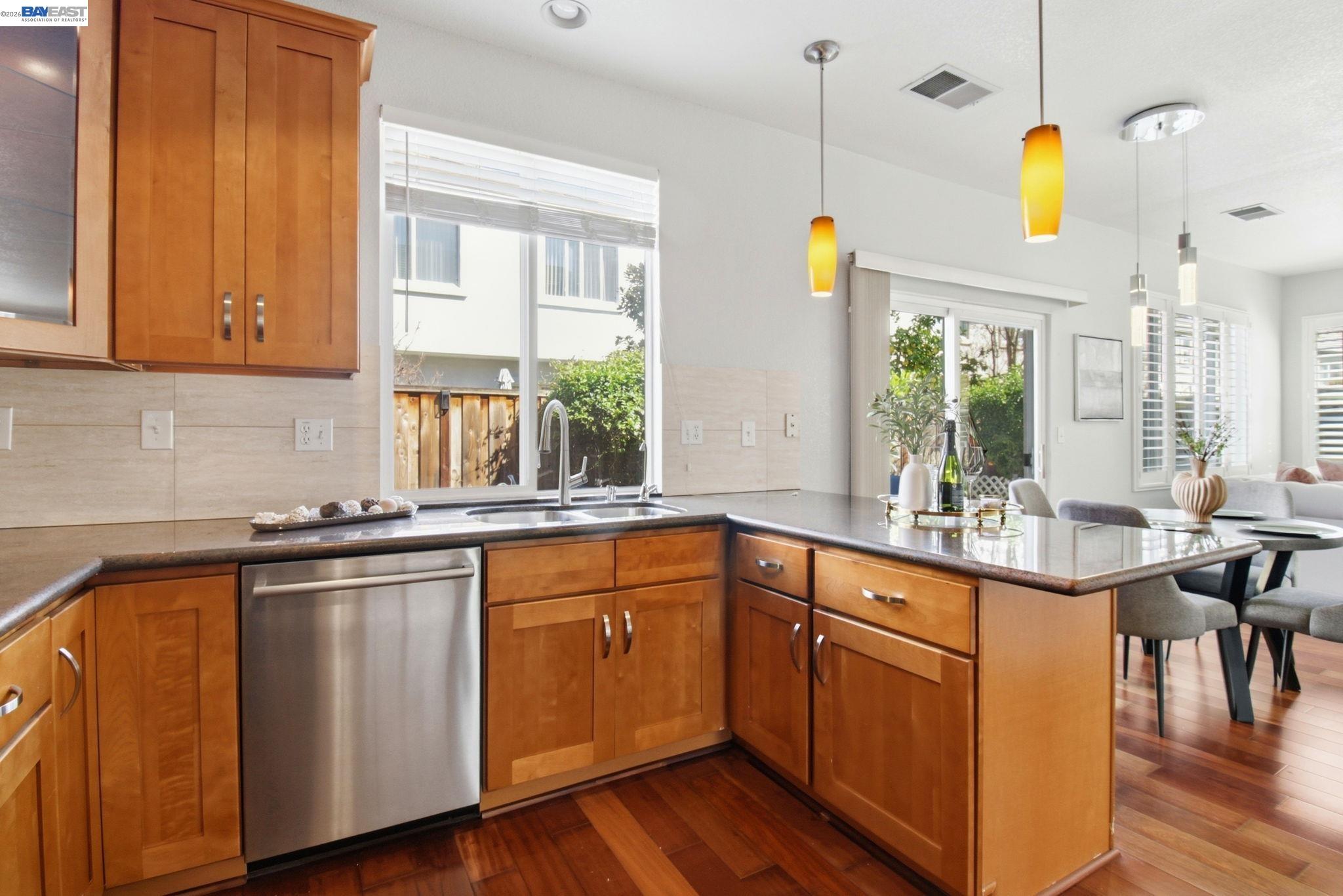 Detail Gallery Image 12 of 35 For 672 Greylyn Dr, San Ramon,  CA 94583 - 3 Beds | 2/1 Baths