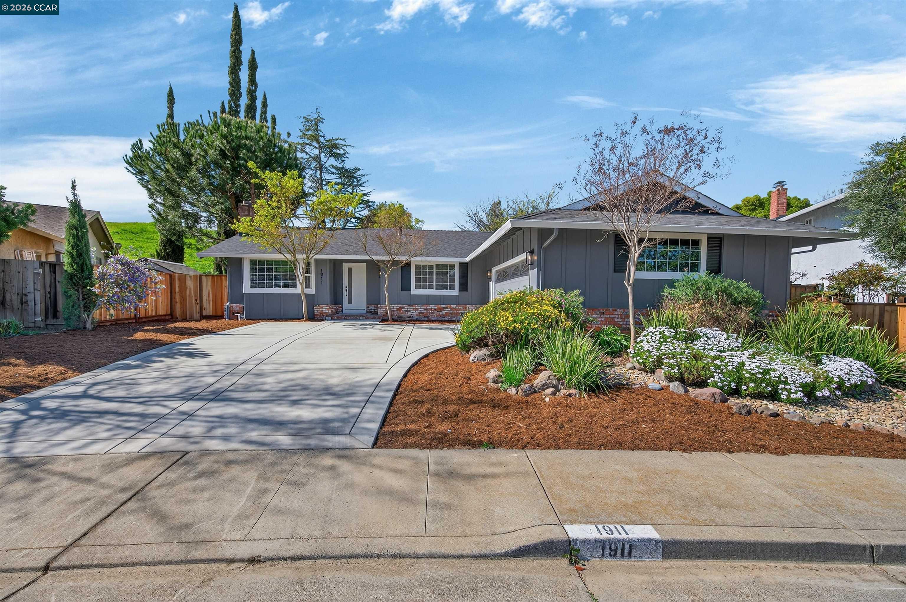 Detail Gallery Image 2 of 45 For 1911 Meredith Ct, Concord,  CA 94521 - 3 Beds | 2 Baths