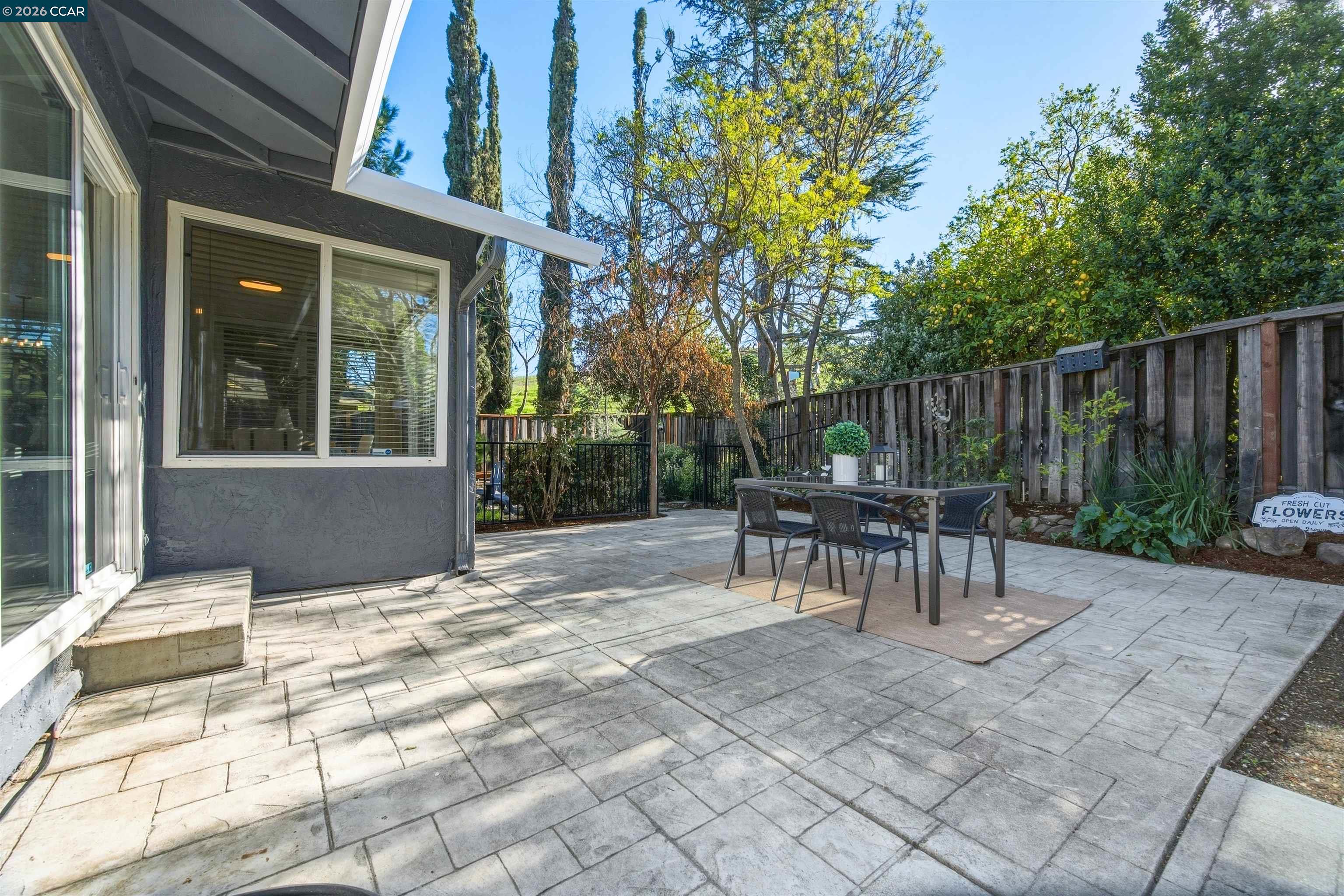 Detail Gallery Image 25 of 45 For 1911 Meredith Ct, Concord,  CA 94521 - 3 Beds | 2 Baths