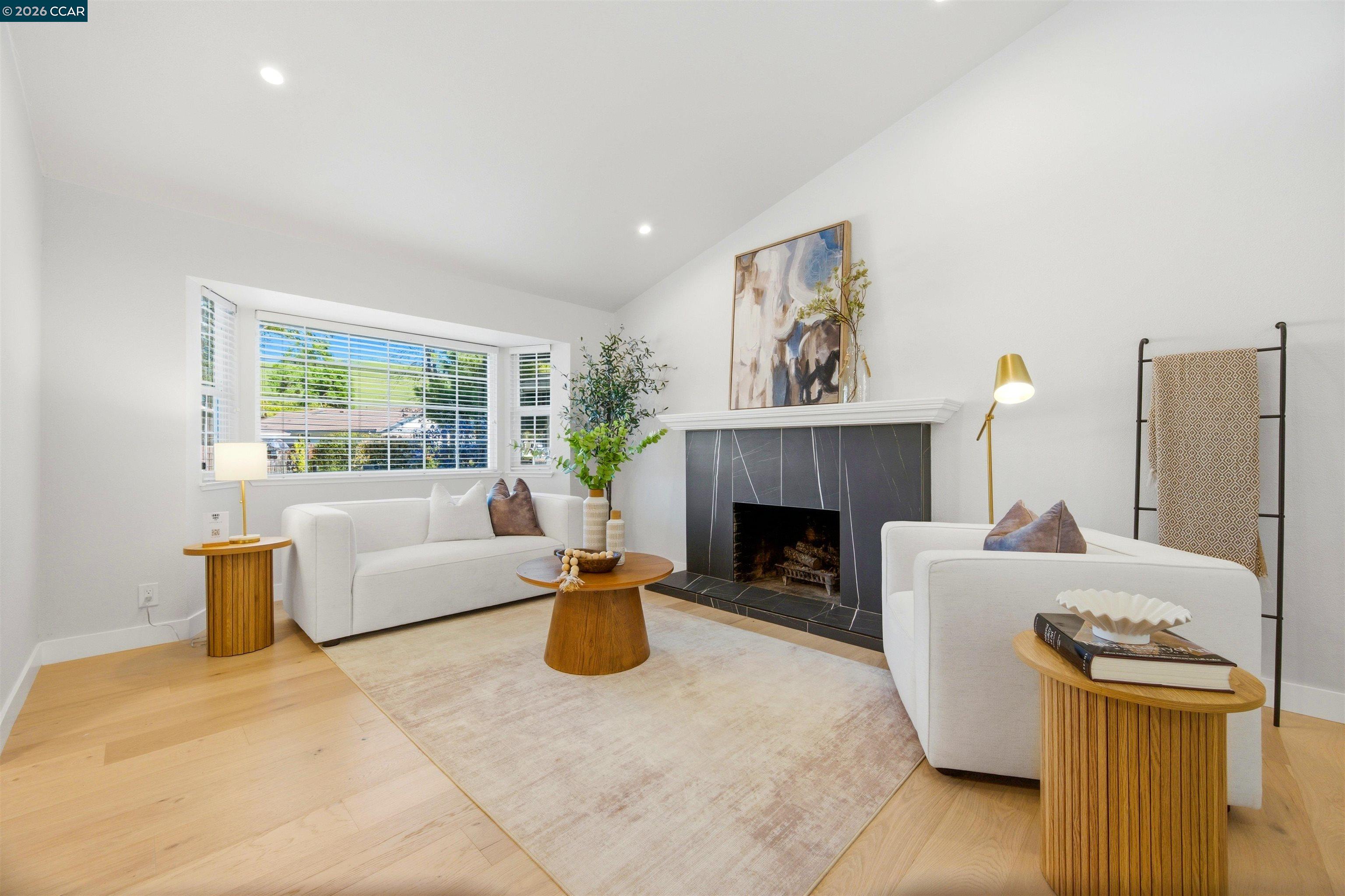 Detail Gallery Image 4 of 45 For 1911 Meredith Ct, Concord,  CA 94521 - 3 Beds | 2 Baths