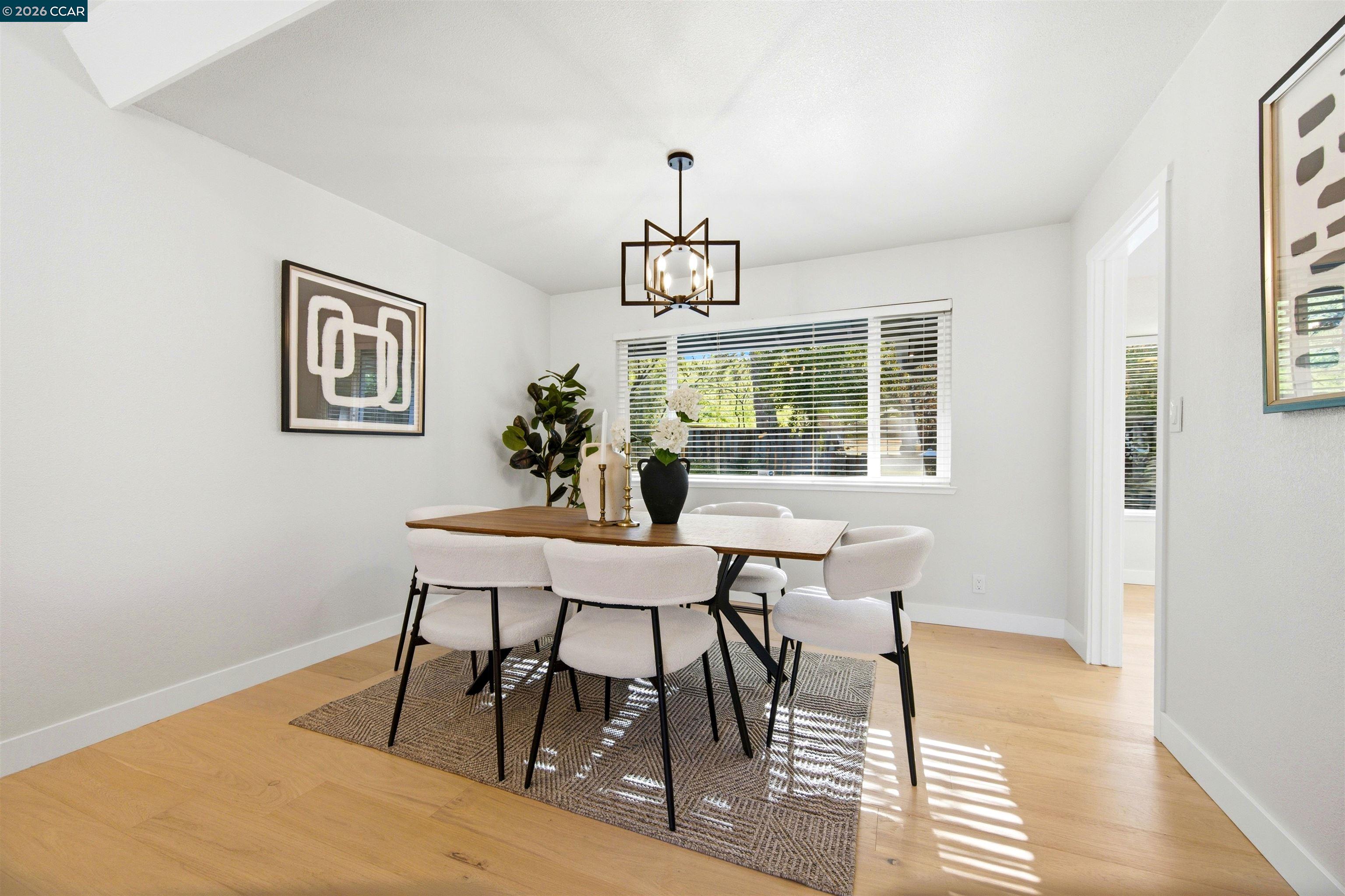 Detail Gallery Image 7 of 45 For 1911 Meredith Ct, Concord,  CA 94521 - 3 Beds | 2 Baths