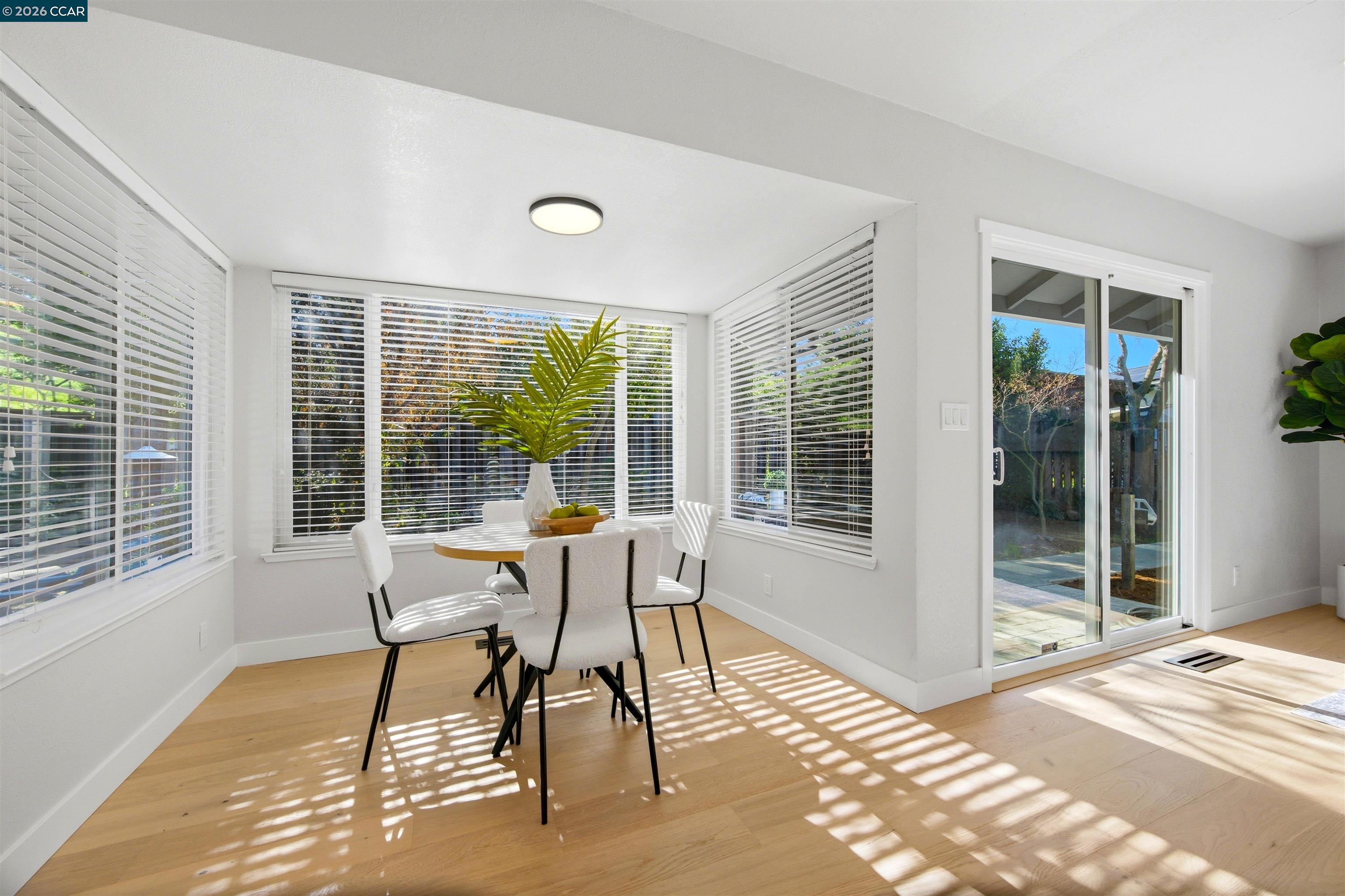 Detail Gallery Image 8 of 45 For 1911 Meredith Ct, Concord,  CA 94521 - 3 Beds | 2 Baths