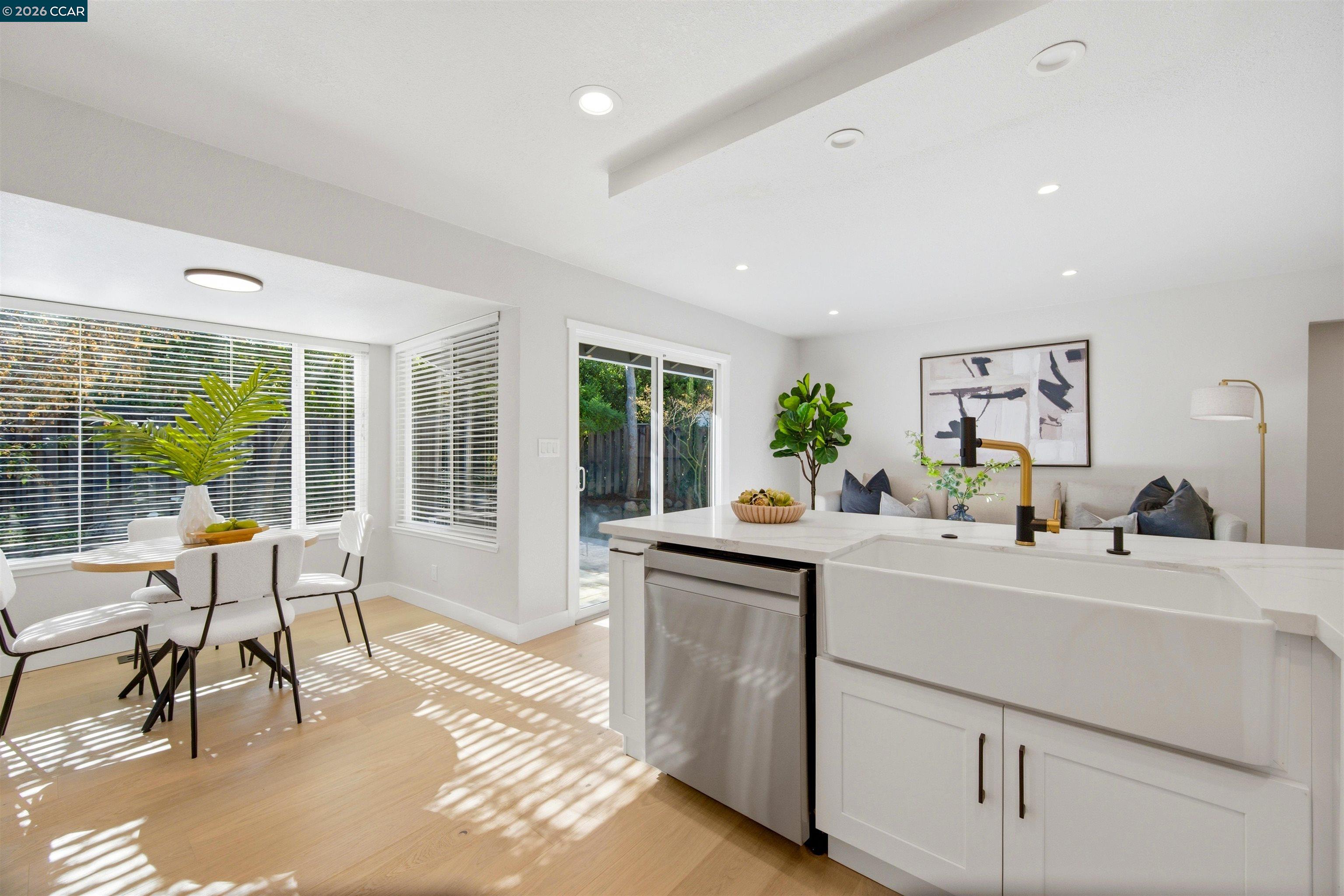 Detail Gallery Image 10 of 45 For 1911 Meredith Ct, Concord,  CA 94521 - 3 Beds | 2 Baths