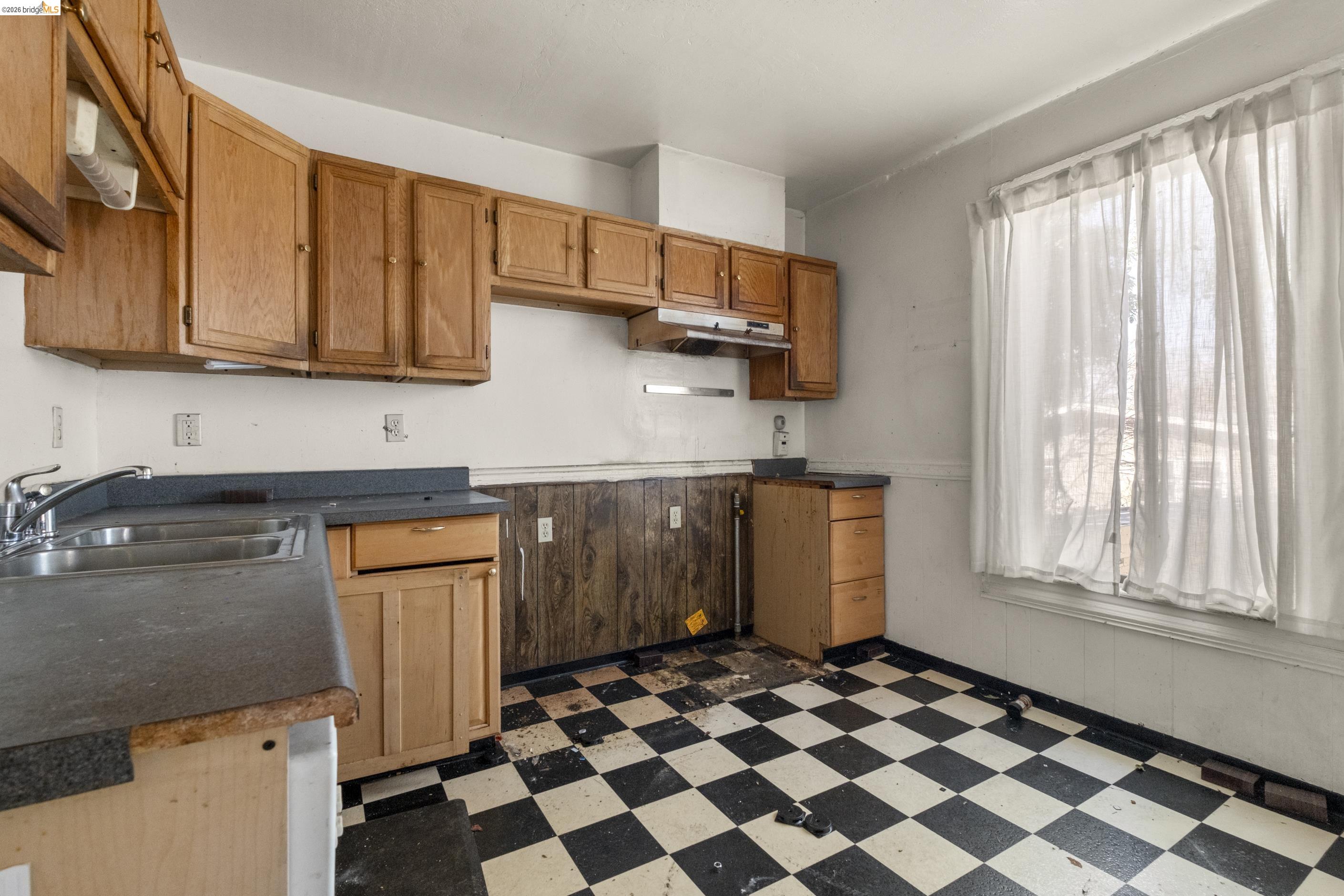 Detail Gallery Image 2 of 35 For 464 42nd St, Oakland,  CA 94609 - – Beds | – Baths