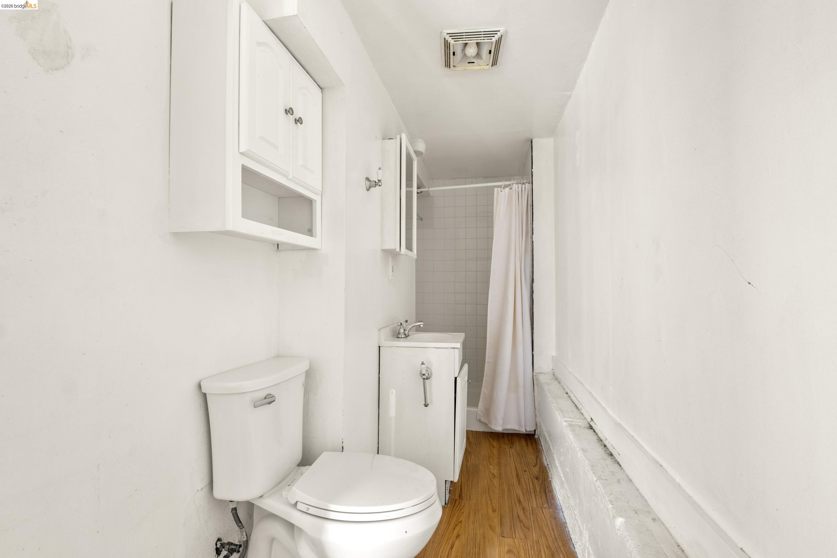 Detail Gallery Image 16 of 35 For 464 42nd St, Oakland,  CA 94609 - – Beds | – Baths