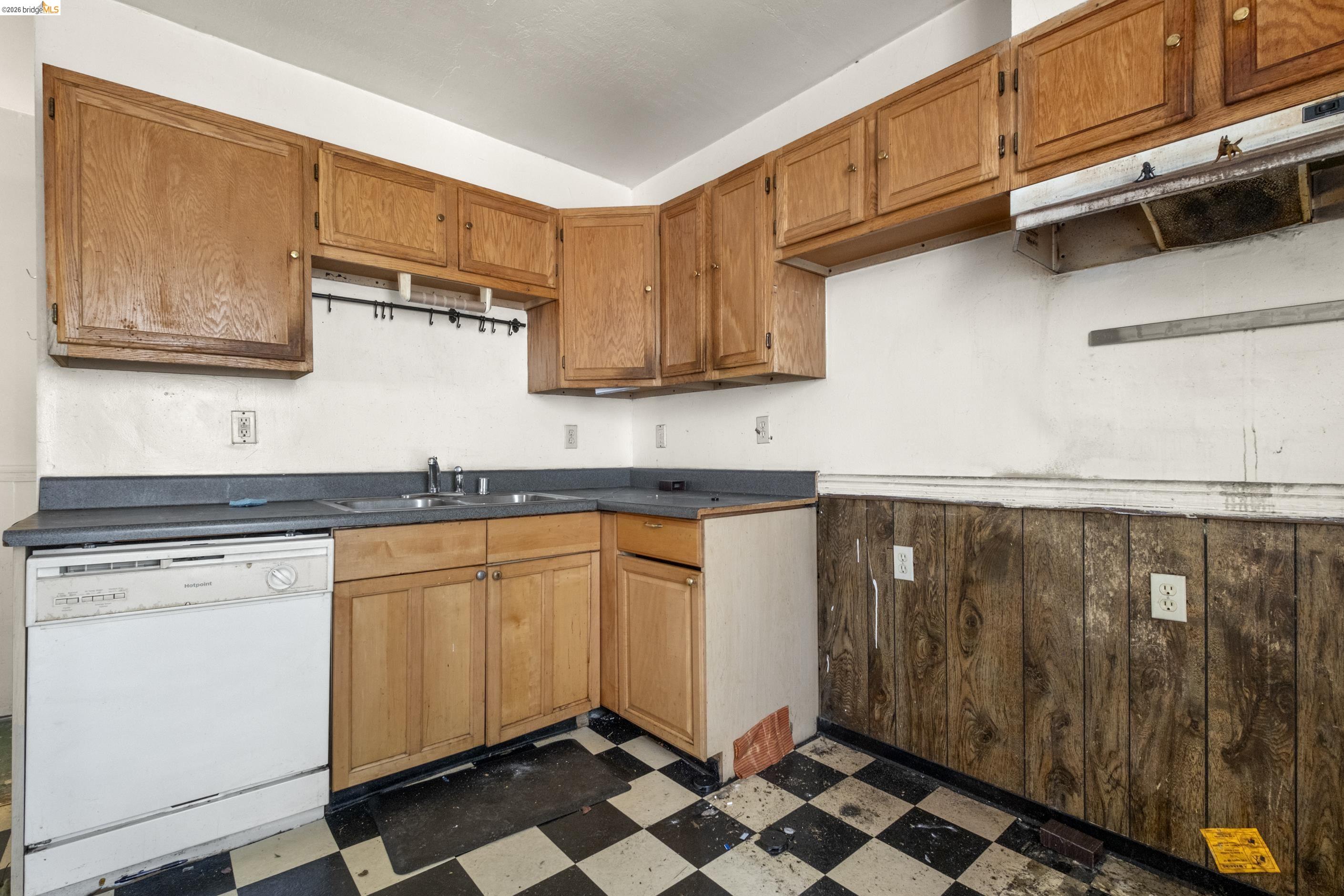 Detail Gallery Image 3 of 35 For 464 42nd St, Oakland,  CA 94609 - – Beds | – Baths