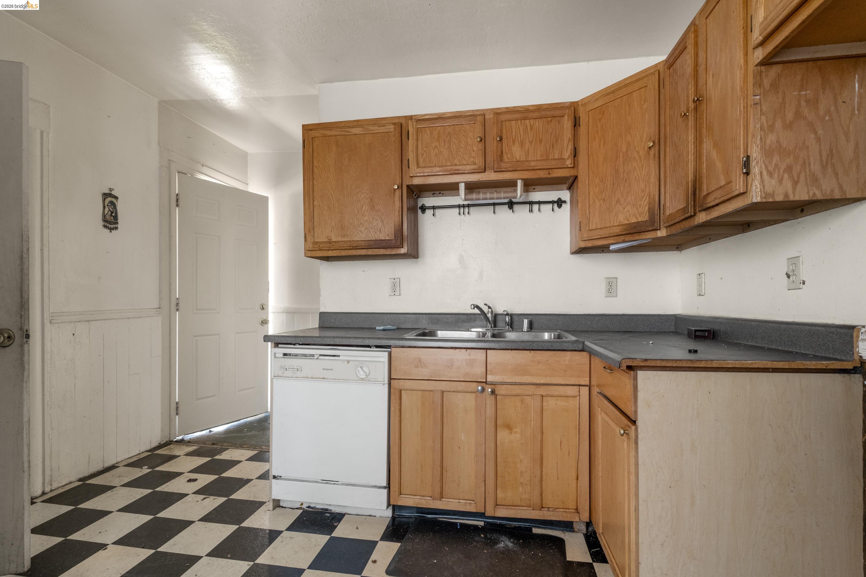 Detail Gallery Image 4 of 35 For 464 42nd St, Oakland,  CA 94609 - – Beds | – Baths