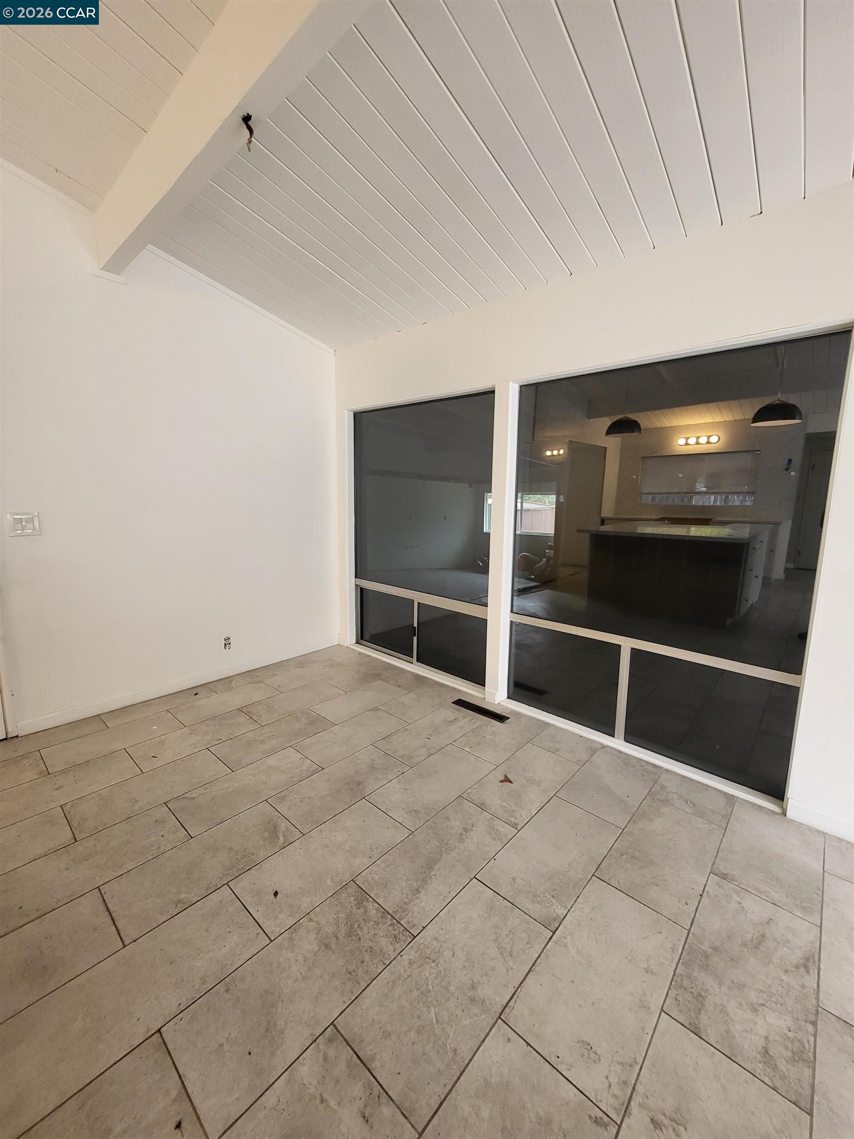 Detail Gallery Image 17 of 35 For 2420 Tomar Ct, Pinole,  CA 94564 - 3 Beds | 2/1 Baths