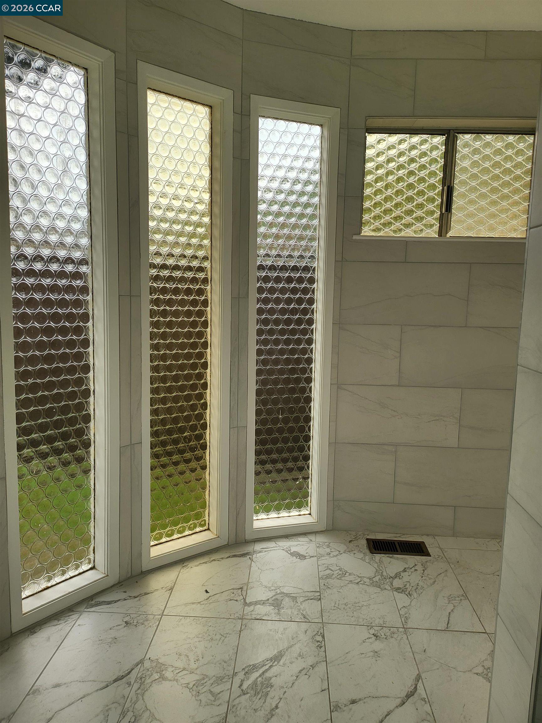 Detail Gallery Image 28 of 35 For 2420 Tomar Ct, Pinole,  CA 94564 - 3 Beds | 2/1 Baths