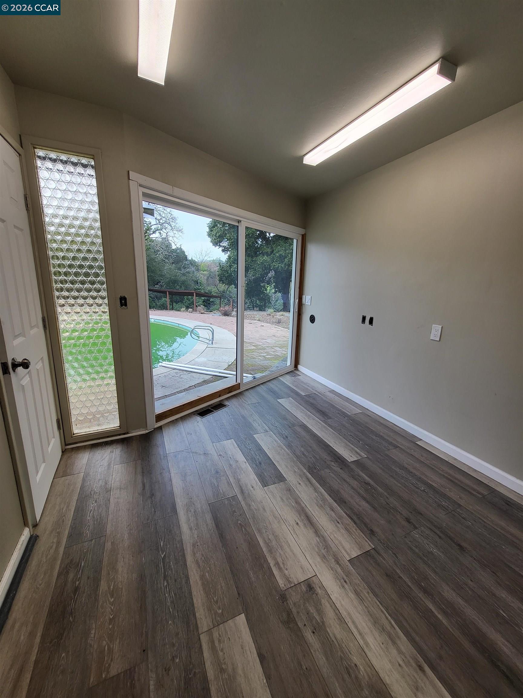 Detail Gallery Image 32 of 35 For 2420 Tomar Ct, Pinole,  CA 94564 - 3 Beds | 2/1 Baths
