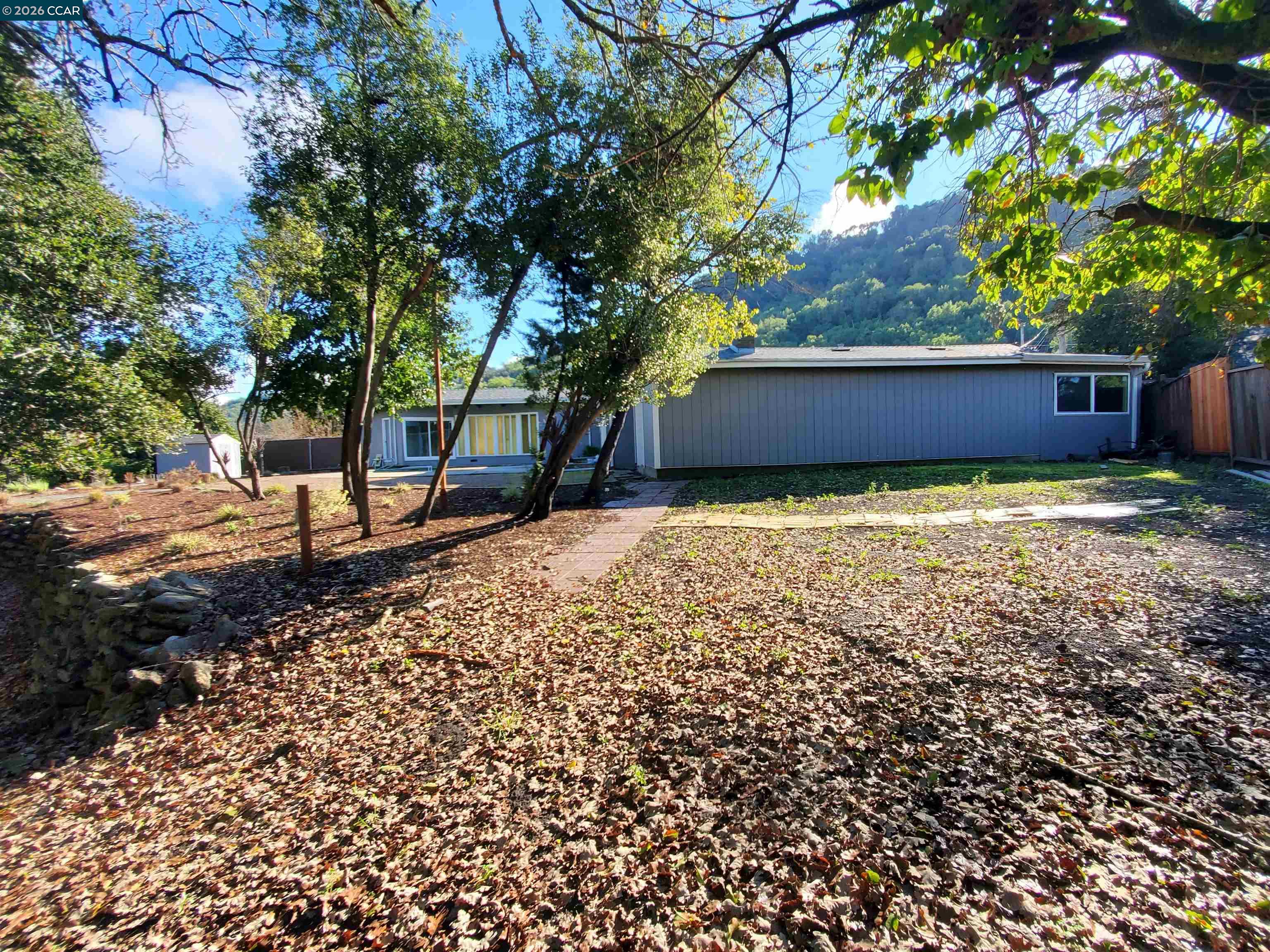 Detail Gallery Image 5 of 35 For 2420 Tomar Ct, Pinole,  CA 94564 - 3 Beds | 2/1 Baths