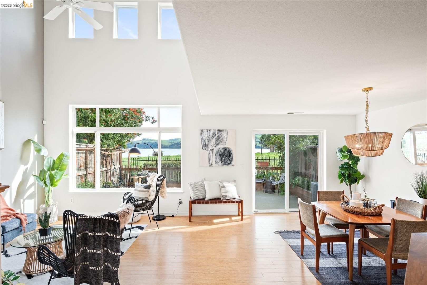 Detail Gallery Image 3 of 37 For 117 Shoal Dr, Vallejo,  CA 94591 - 3 Beds | 2/1 Baths