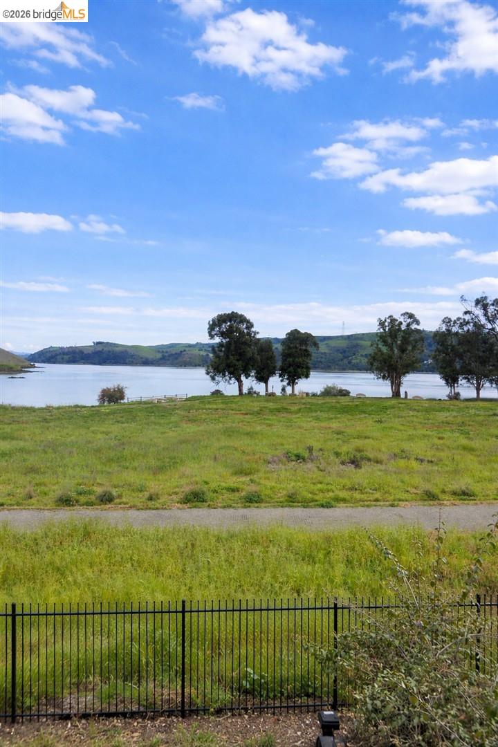 Detail Gallery Image 28 of 37 For 117 Shoal Dr, Vallejo,  CA 94591 - 3 Beds | 2/1 Baths