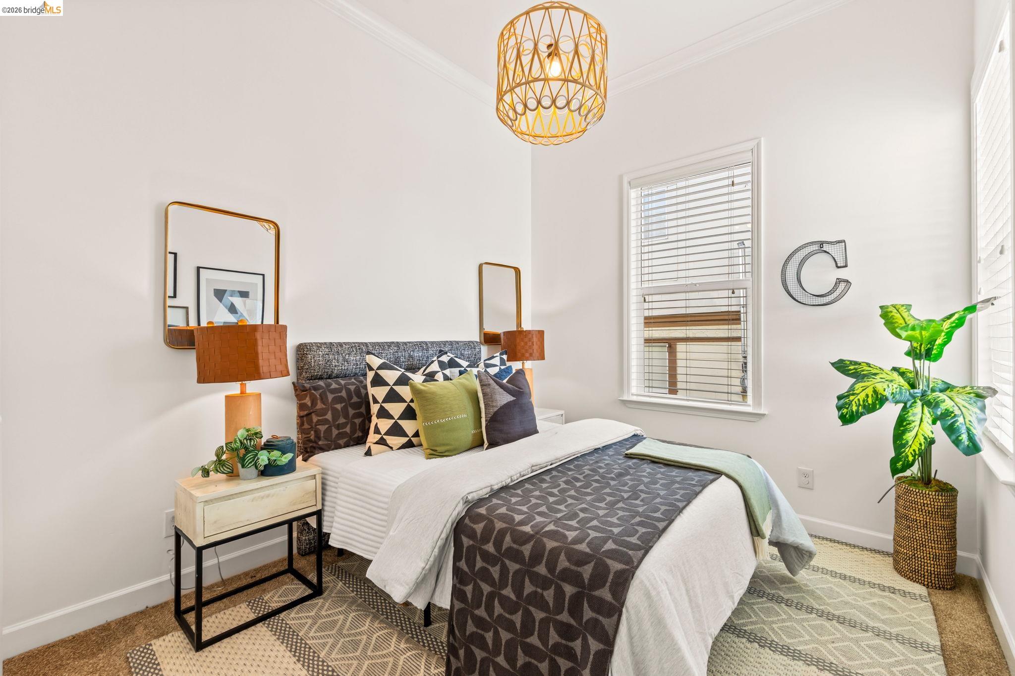 Detail Gallery Image 17 of 58 For 3322 Chestnut St, Oakland,  CA 94608 - 4 Beds | 2 Baths