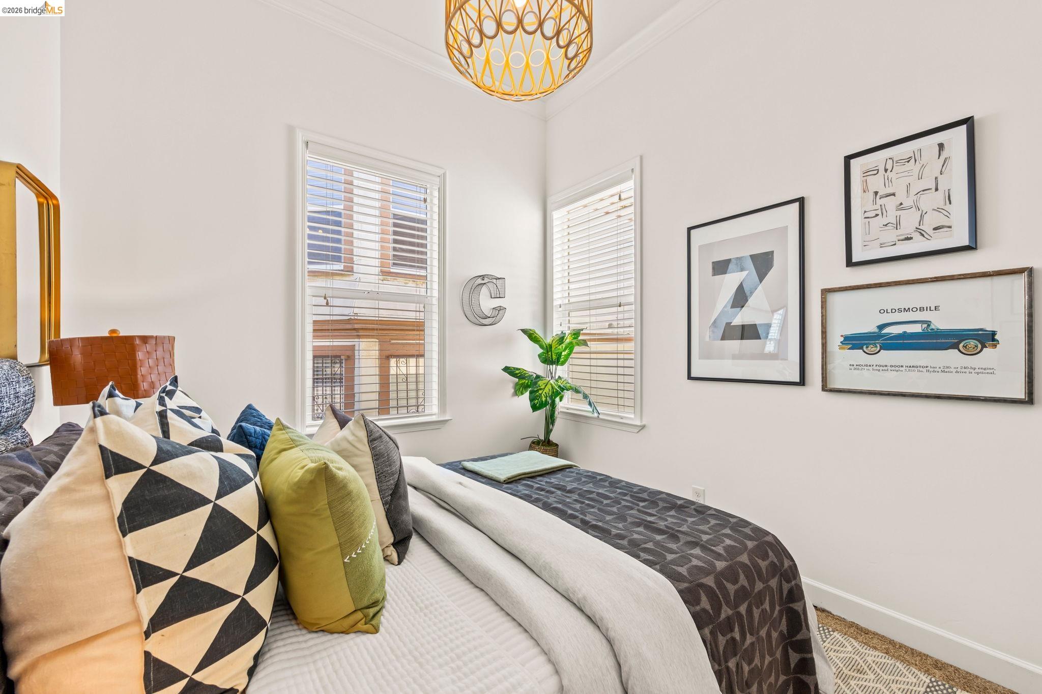 Detail Gallery Image 18 of 58 For 3322 Chestnut St, Oakland,  CA 94608 - 4 Beds | 2 Baths