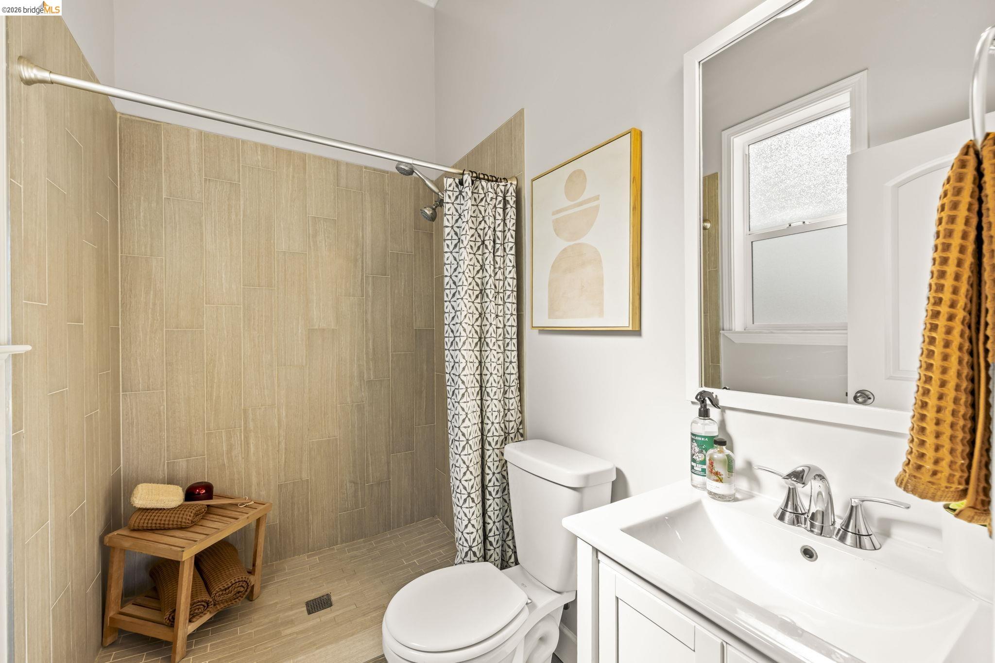 Detail Gallery Image 25 of 58 For 3322 Chestnut St, Oakland,  CA 94608 - 4 Beds | 2 Baths