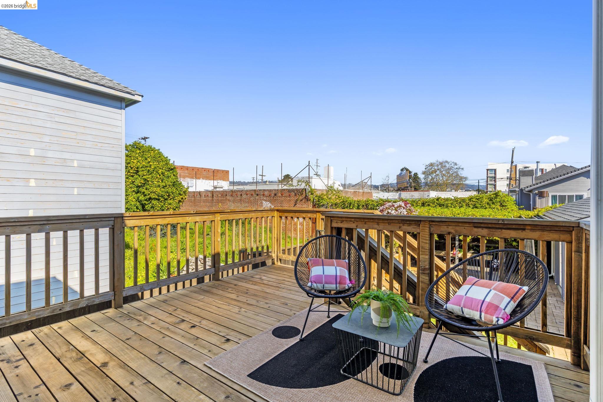 Detail Gallery Image 29 of 58 For 3322 Chestnut St, Oakland,  CA 94608 - 4 Beds | 2 Baths