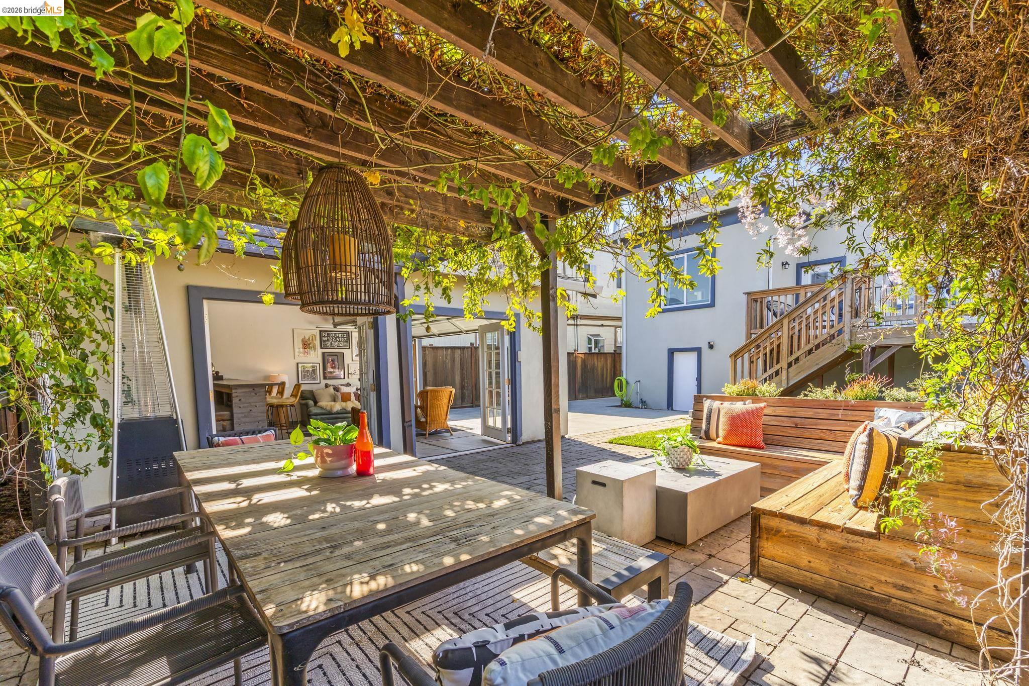 Detail Gallery Image 36 of 58 For 3322 Chestnut St, Oakland,  CA 94608 - 4 Beds | 2 Baths