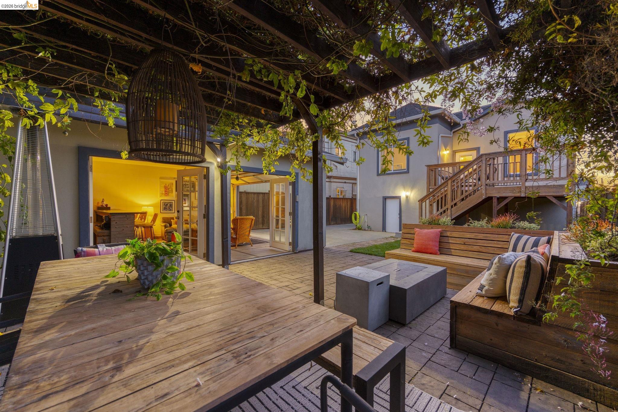 Detail Gallery Image 39 of 58 For 3322 Chestnut St, Oakland,  CA 94608 - 4 Beds | 2 Baths