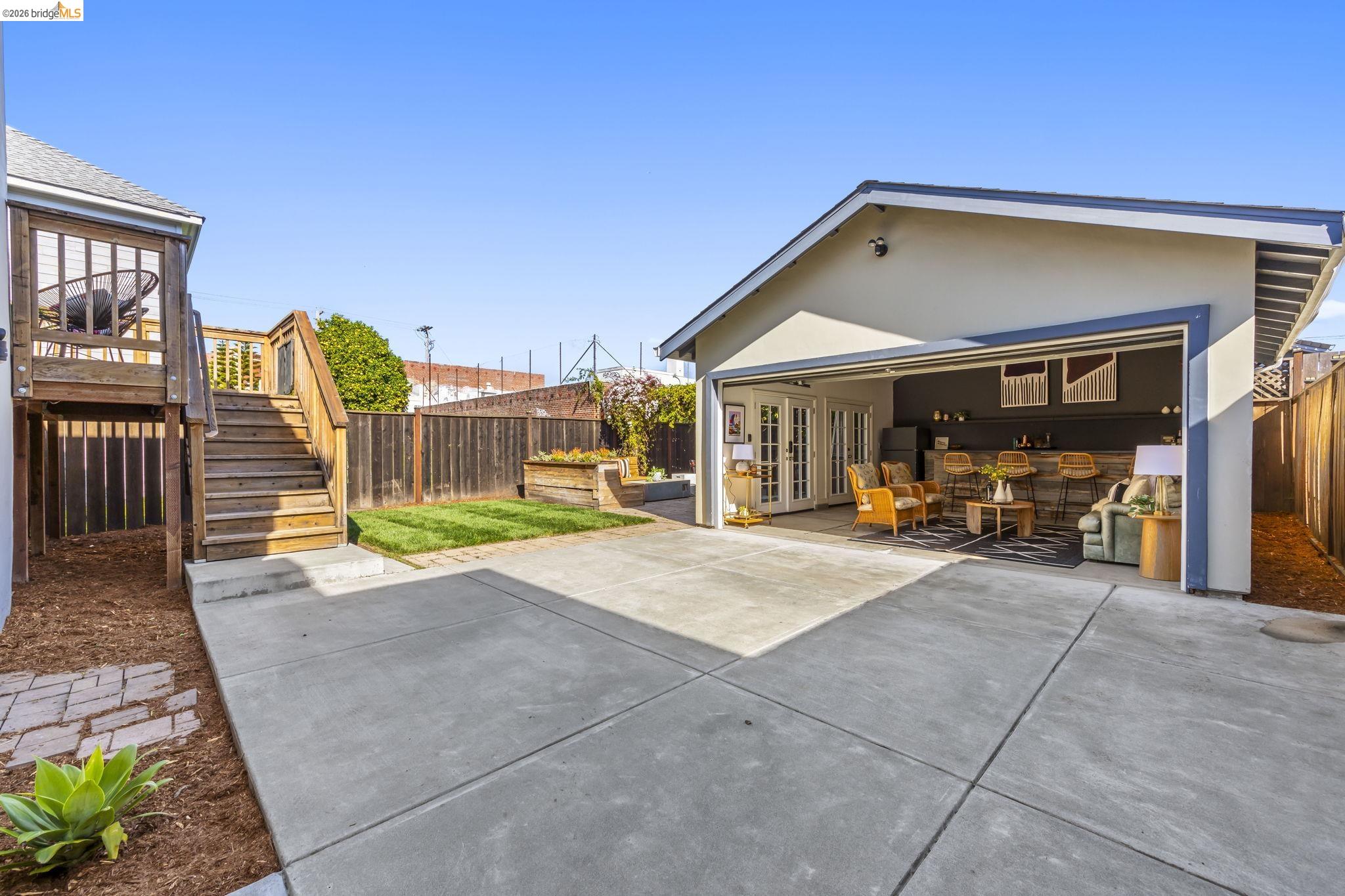 Detail Gallery Image 43 of 58 For 3322 Chestnut St, Oakland,  CA 94608 - 4 Beds | 2 Baths