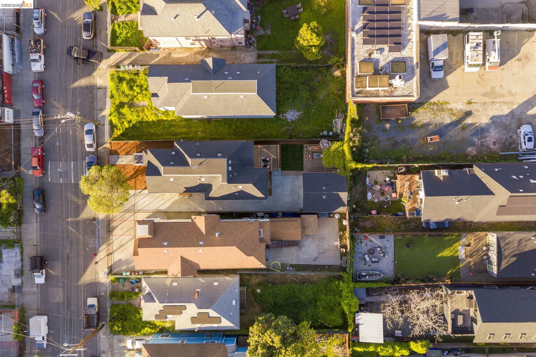 Detail Gallery Image 56 of 58 For 3322 Chestnut St, Oakland,  CA 94608 - 4 Beds | 2 Baths