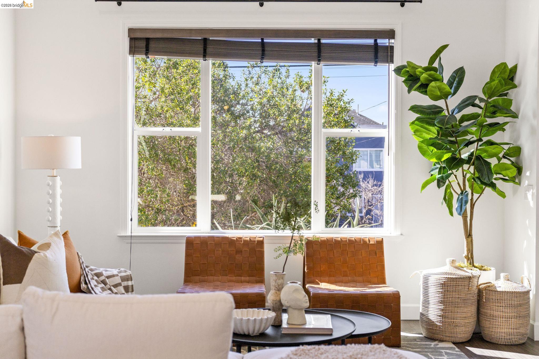 Detail Gallery Image 8 of 58 For 3322 Chestnut St, Oakland,  CA 94608 - 4 Beds | 2 Baths