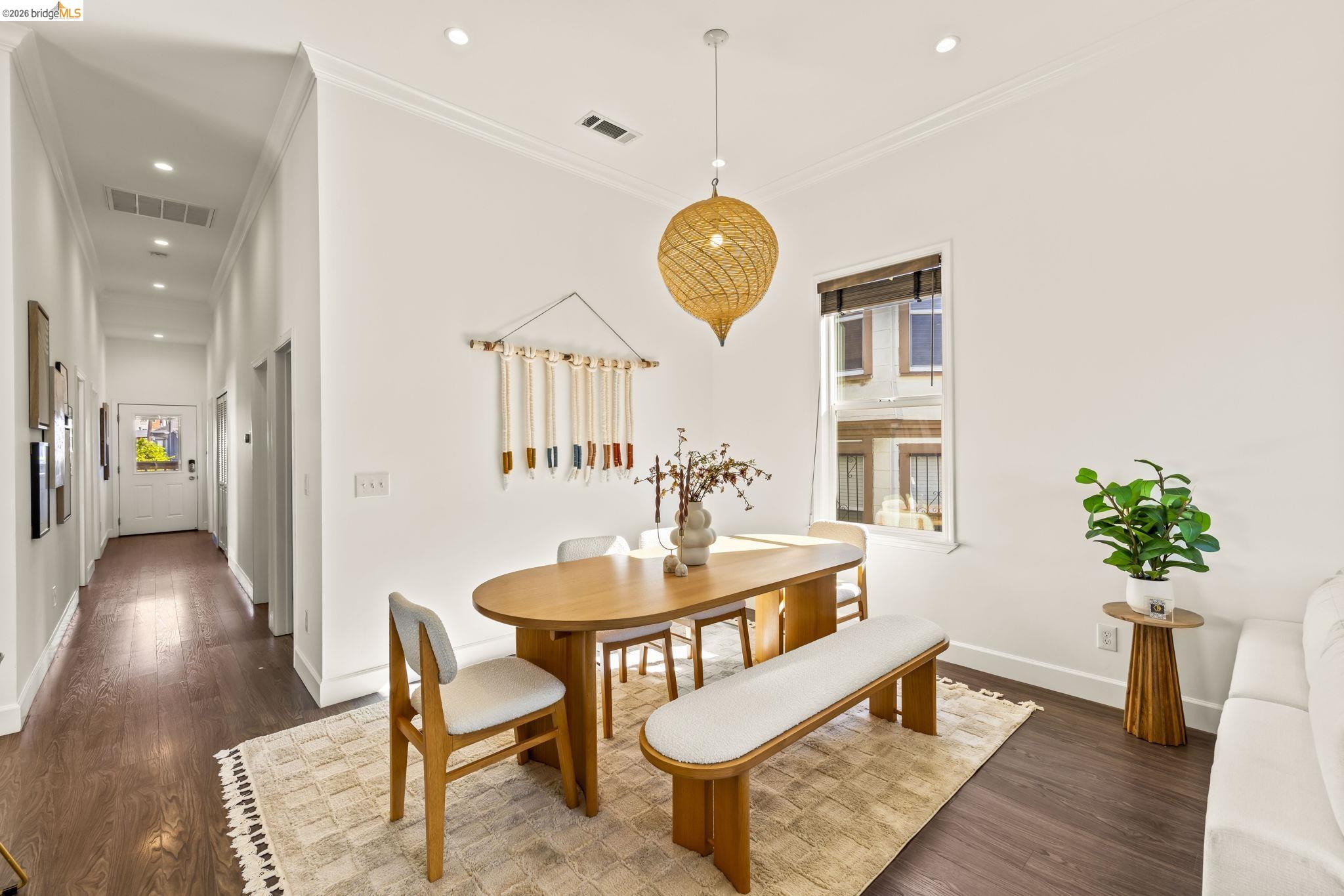 Detail Gallery Image 10 of 58 For 3322 Chestnut St, Oakland,  CA 94608 - 4 Beds | 2 Baths