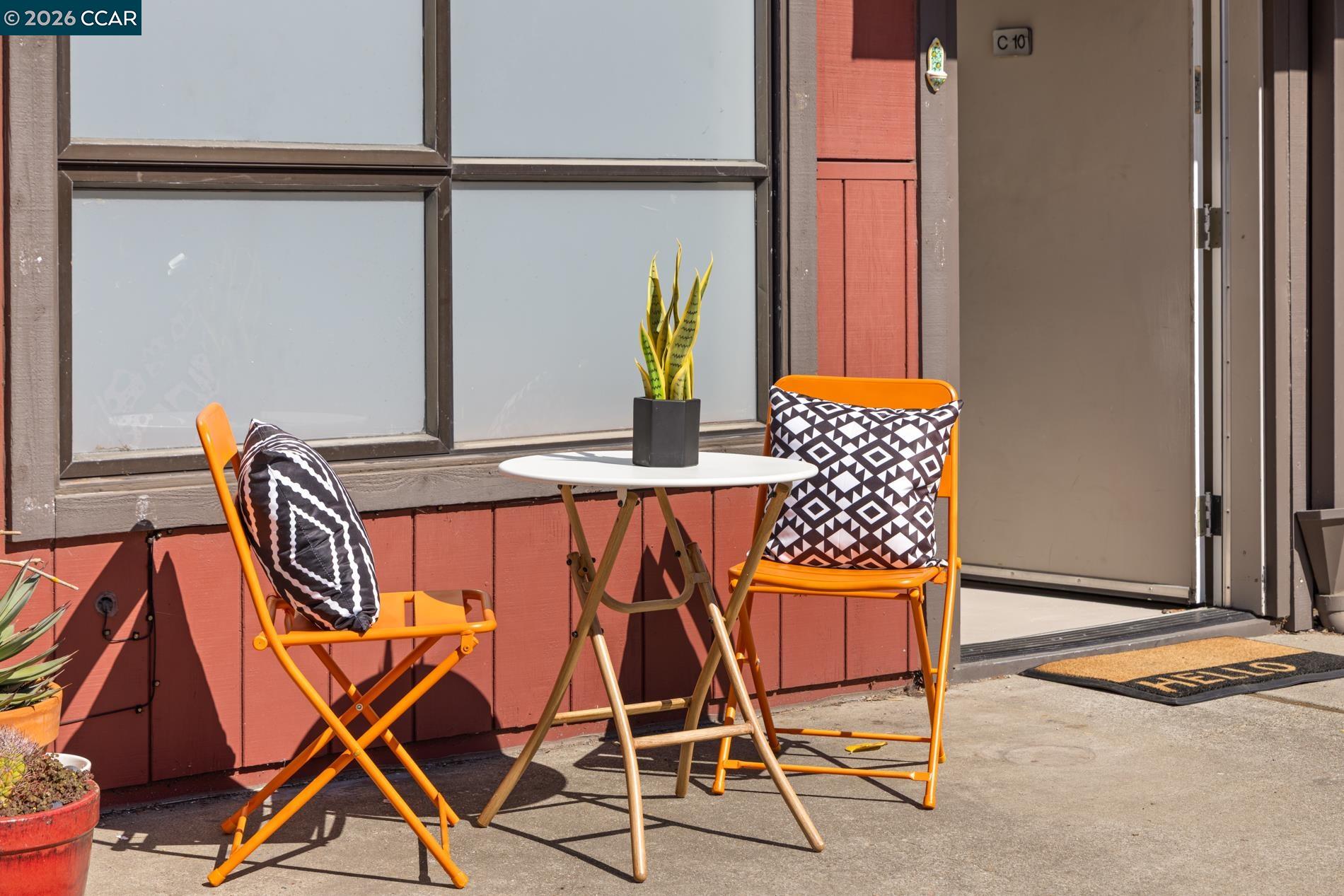 Detail Gallery Image 2 of 18 For 730 29th St #10,  Oakland,  CA 94609 - 1 Beds | 1 Baths