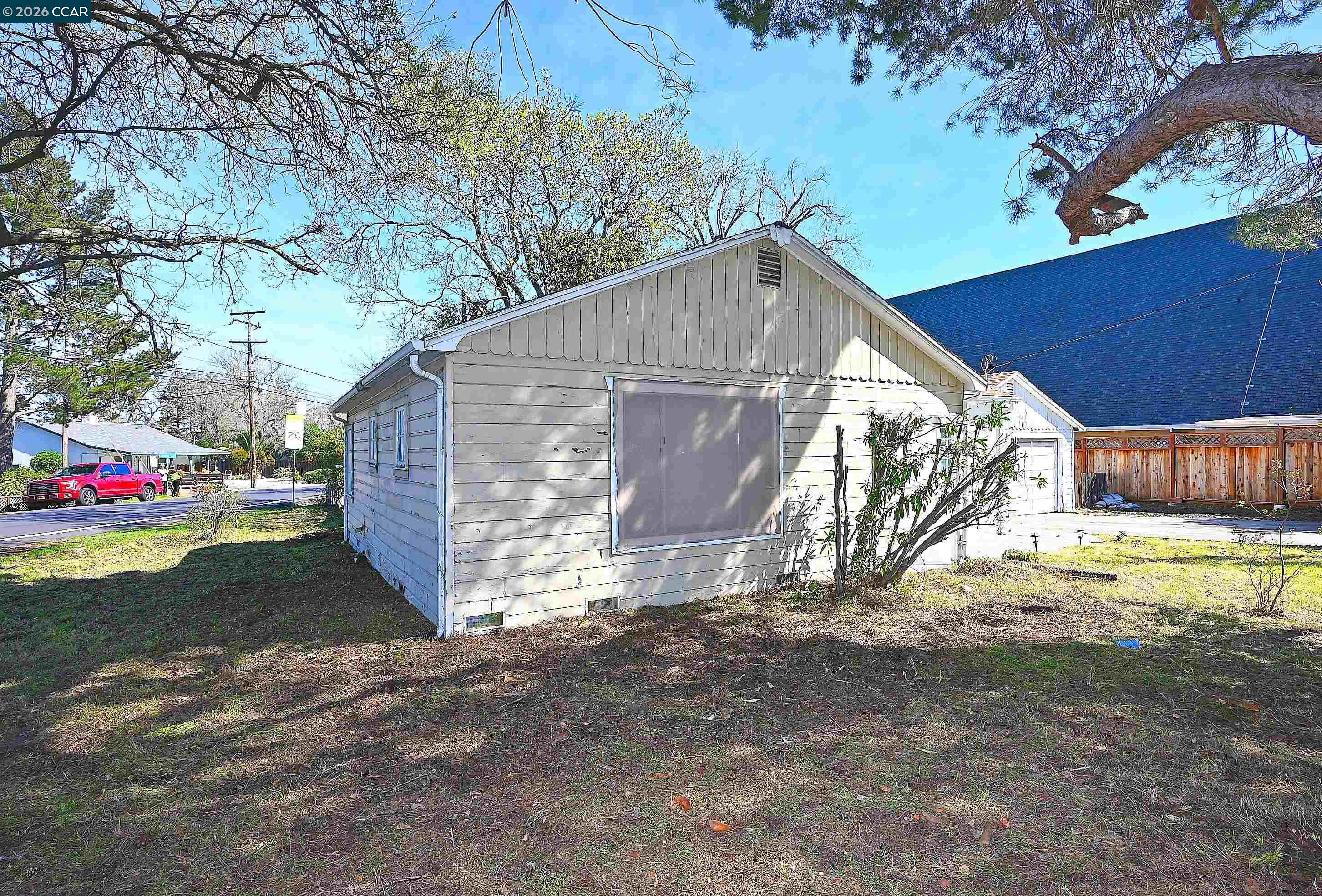 Detail Gallery Image 3 of 30 For 2480 Buena Vista Ave, Walnut Creek,  CA 94597 - 2 Beds | 1 Baths