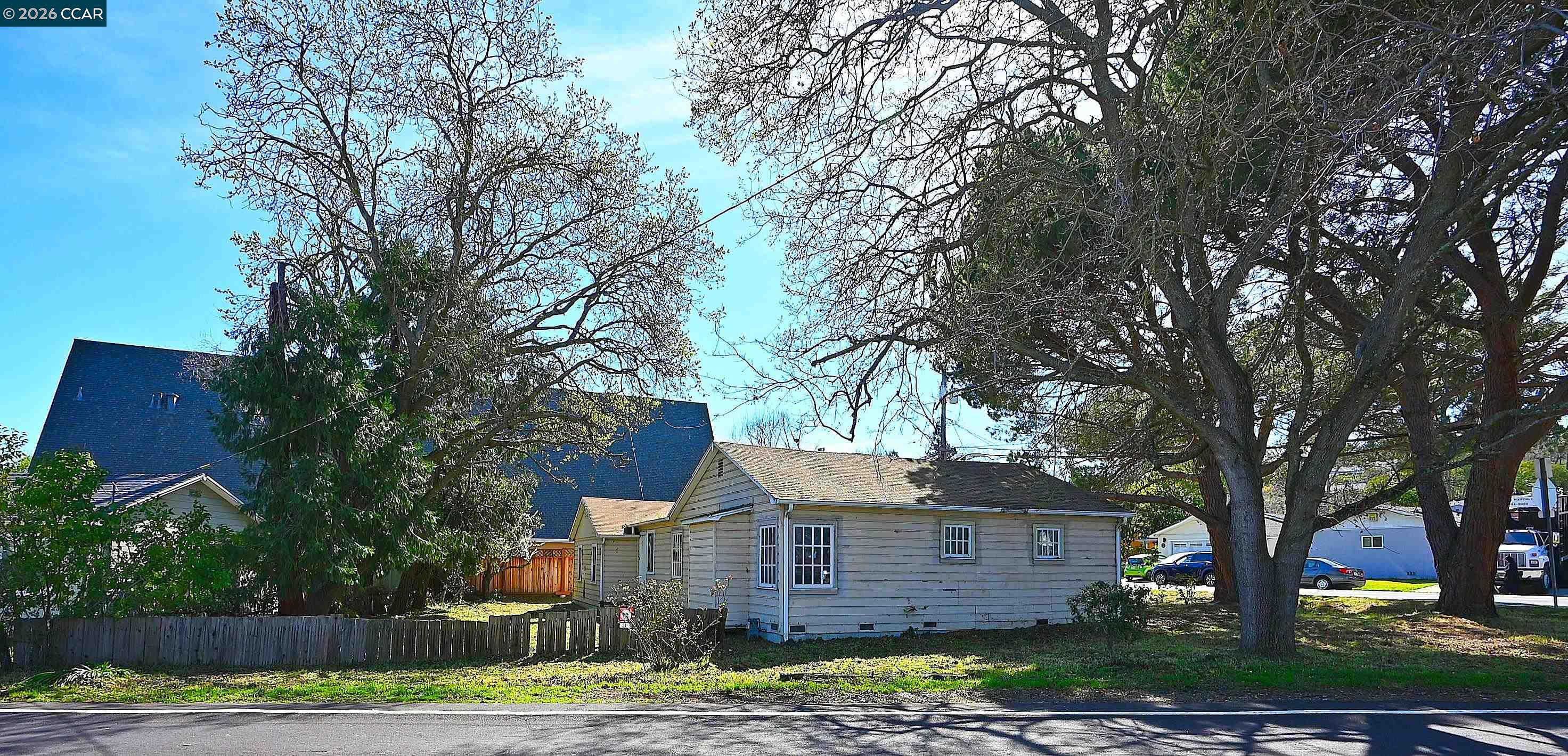 Detail Gallery Image 4 of 30 For 2480 Buena Vista Ave, Walnut Creek,  CA 94597 - 2 Beds | 1 Baths