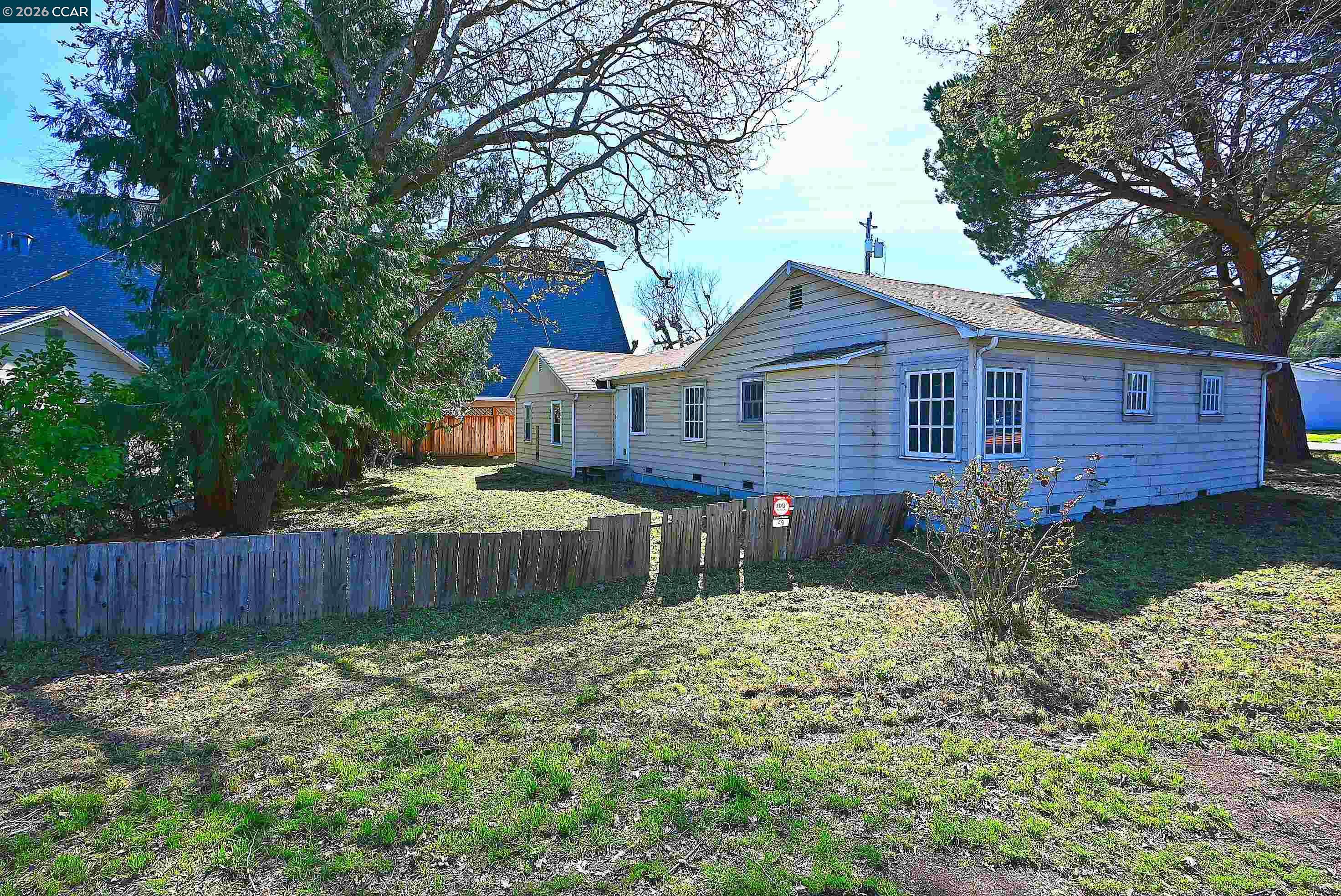 Detail Gallery Image 5 of 30 For 2480 Buena Vista Ave, Walnut Creek,  CA 94597 - 2 Beds | 1 Baths