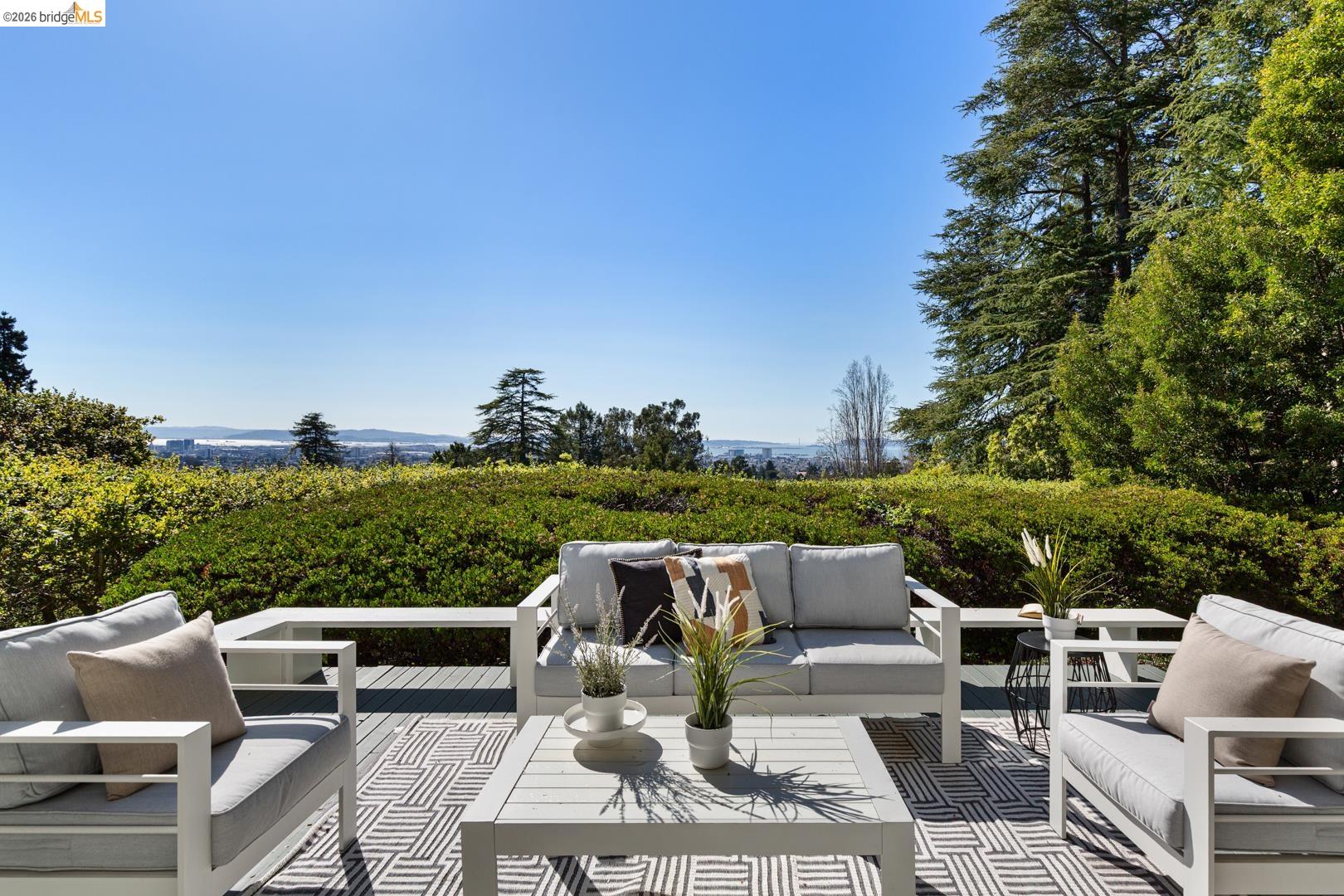 Detail Gallery Image 11 of 26 For 45 Vicente Rd, Berkeley,  CA 94705 - 4 Beds | 3/1 Baths