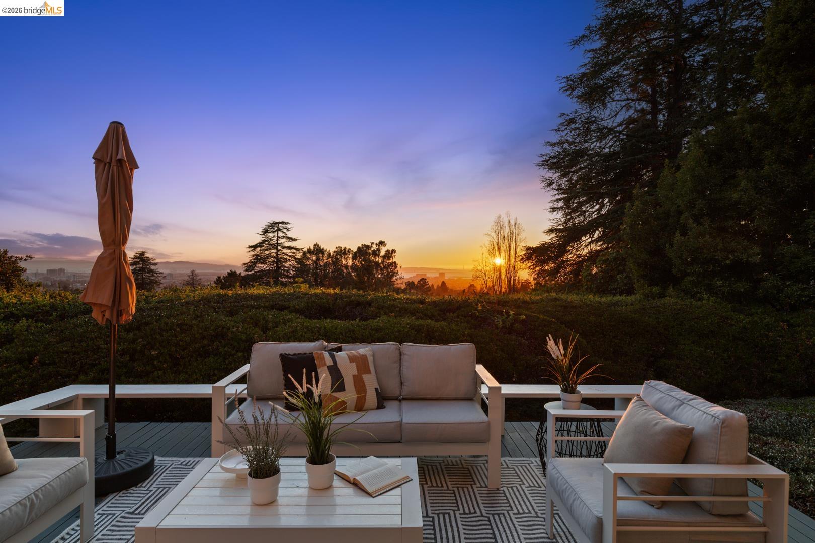 Detail Gallery Image 12 of 26 For 45 Vicente Rd, Berkeley,  CA 94705 - 4 Beds | 3/1 Baths