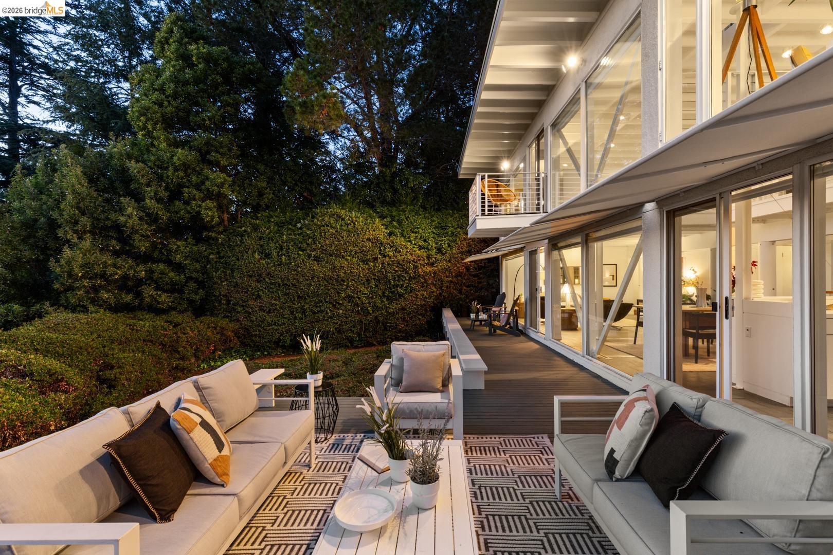 Detail Gallery Image 15 of 26 For 45 Vicente Rd, Berkeley,  CA 94705 - 4 Beds | 3/1 Baths