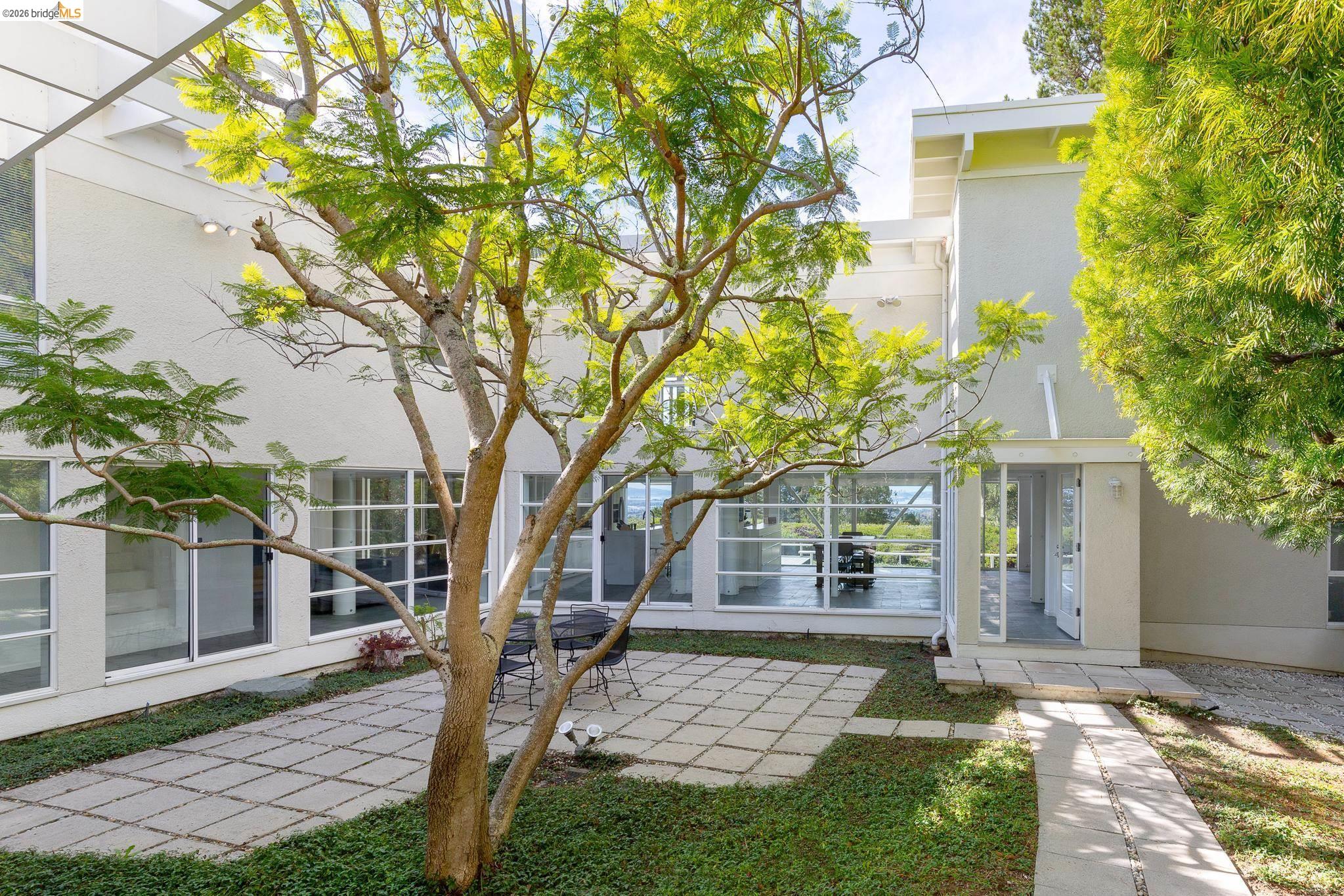 Detail Gallery Image 4 of 26 For 45 Vicente Rd, Berkeley,  CA 94705 - 4 Beds | 3/1 Baths