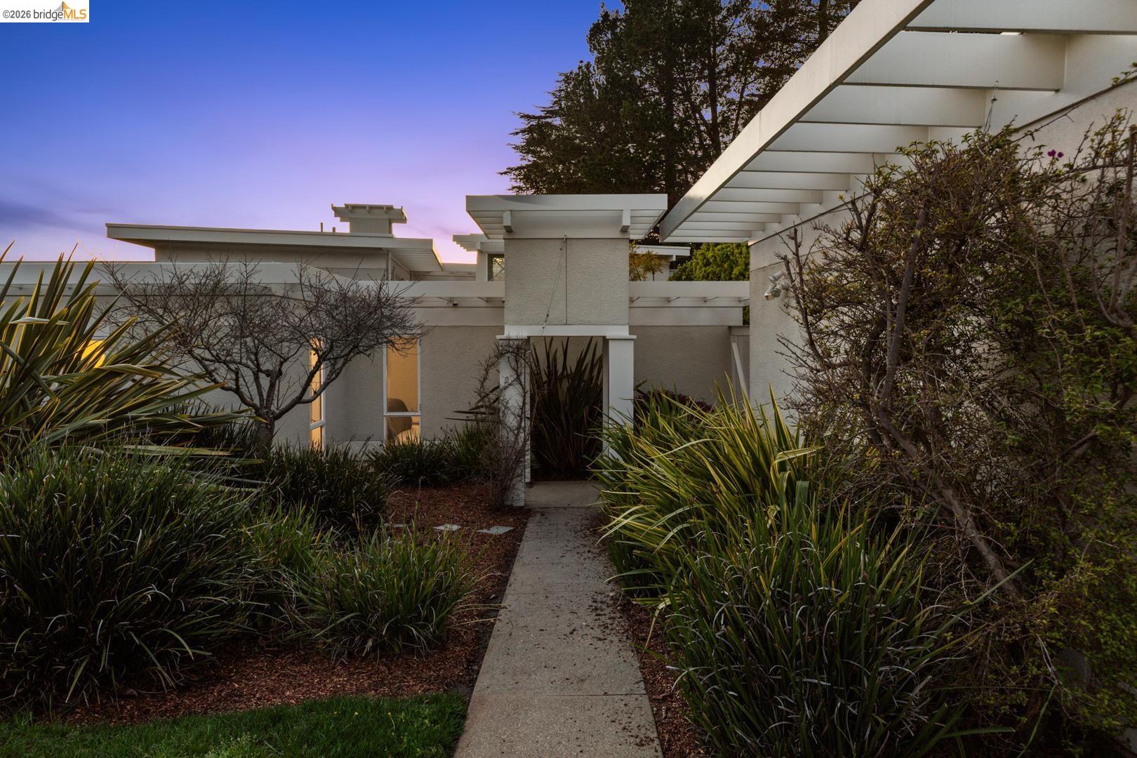 Detail Gallery Image 25 of 26 For 45 Vicente Rd, Berkeley,  CA 94705 - 4 Beds | 3/1 Baths