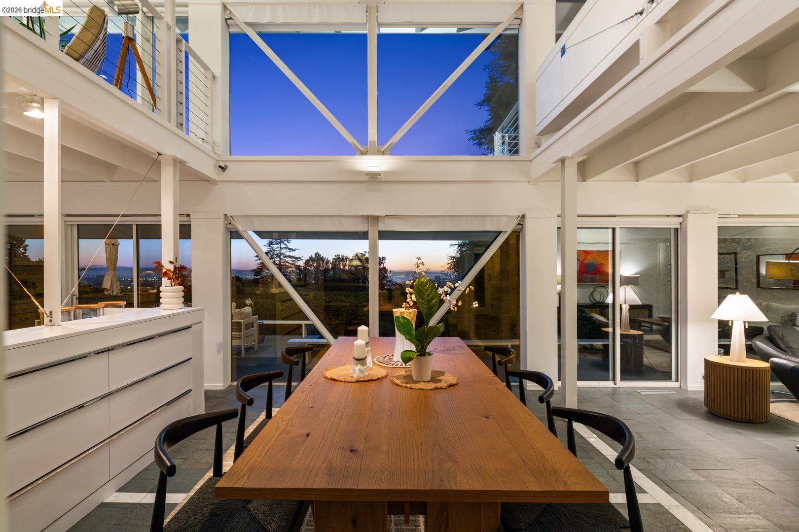 Detail Gallery Image 8 of 26 For 45 Vicente Rd, Berkeley,  CA 94705 - 4 Beds | 3/1 Baths