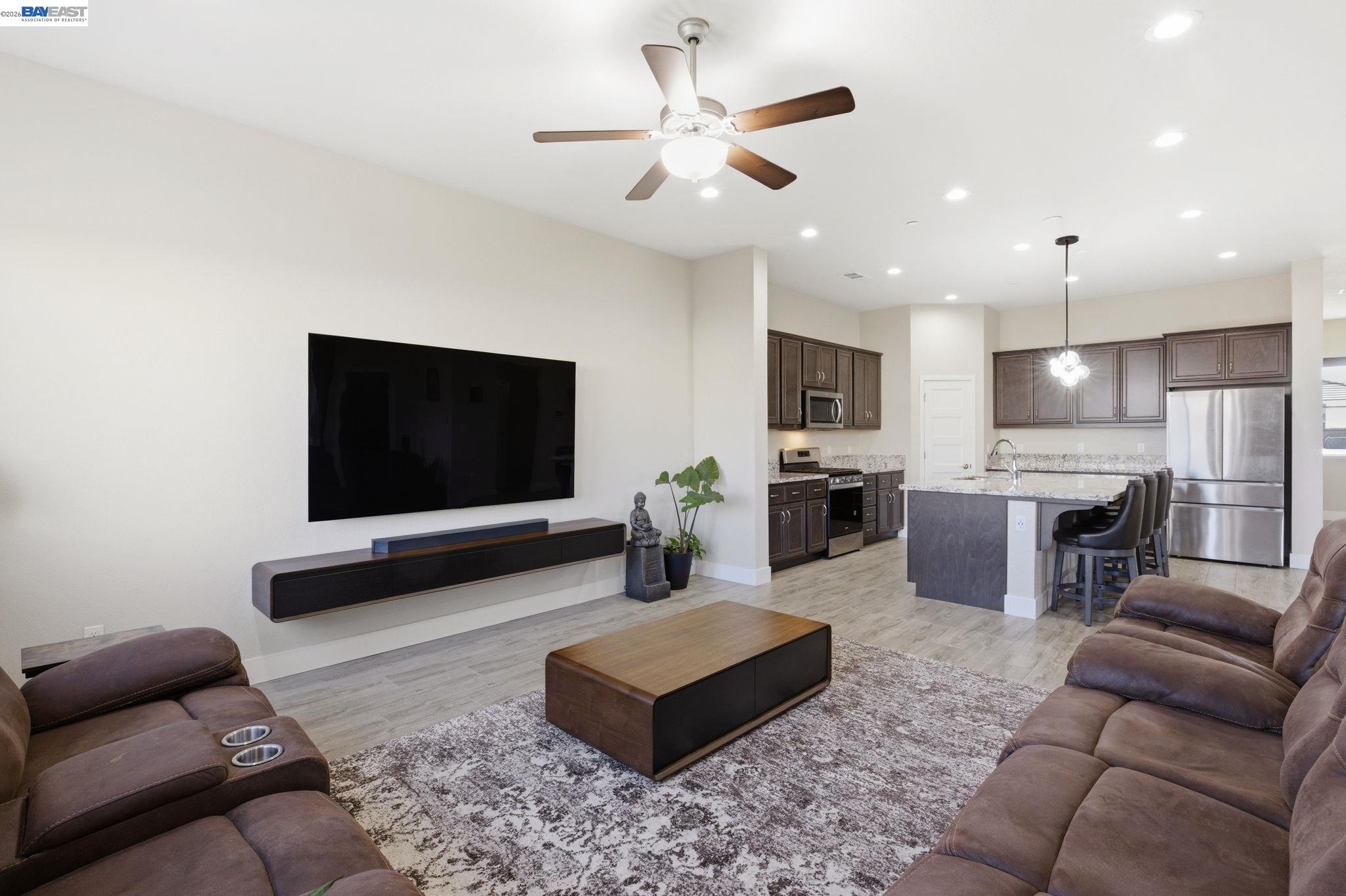 Detail Gallery Image 13 of 60 For 2394 Bharvani Ave, Manteca,  CA 95337 - 4 Beds | 3/1 Baths